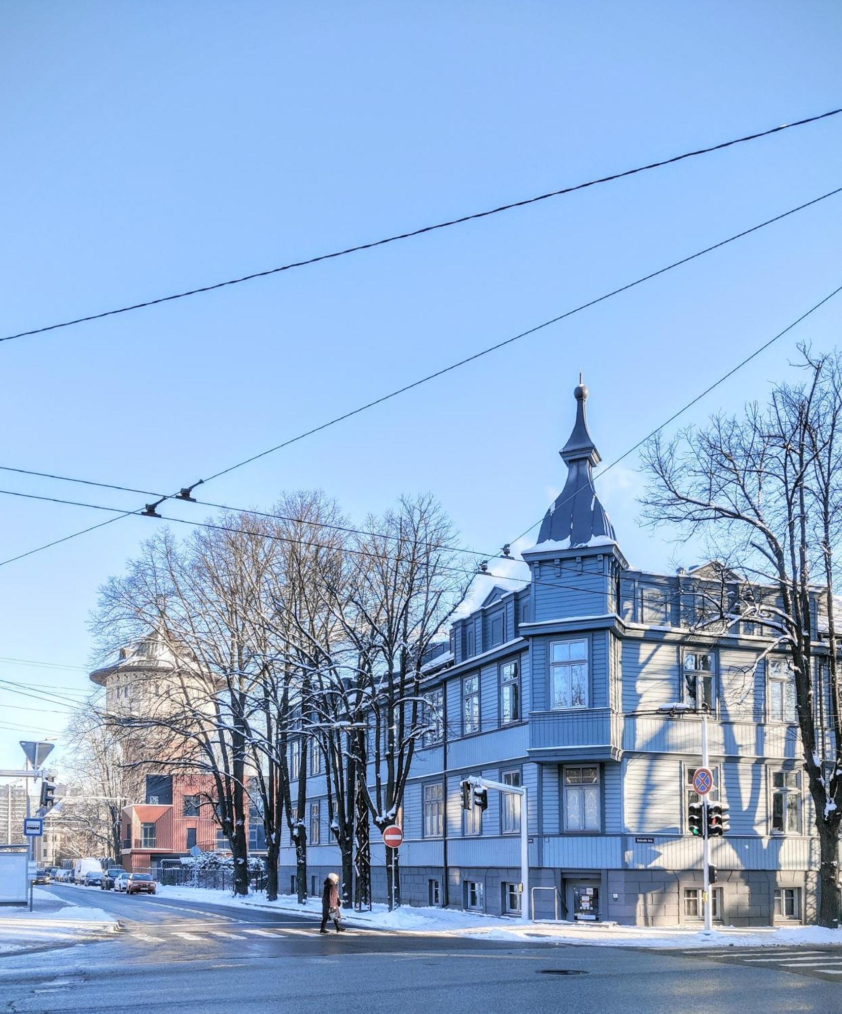 Unique Design, Hype Location! Apartment