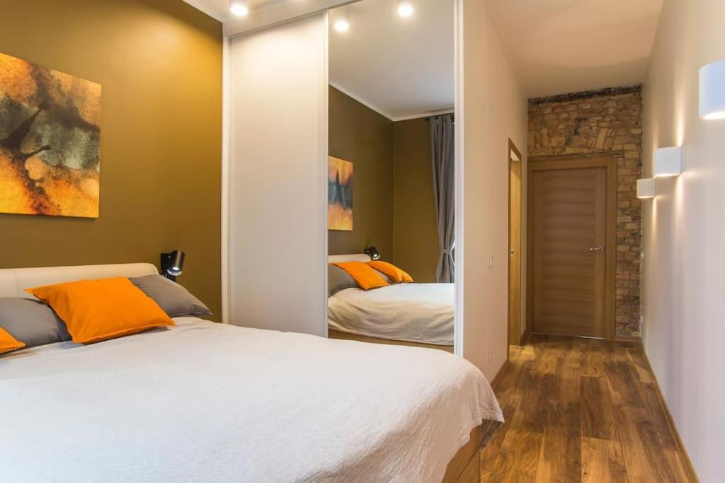 Apartment Design Apartment, 2 En-suite - Very *