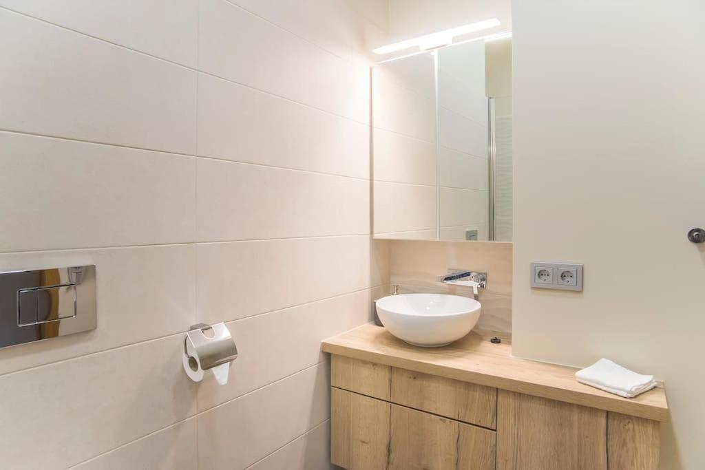 Design Apartment, 2 En-suite - Very * Riga