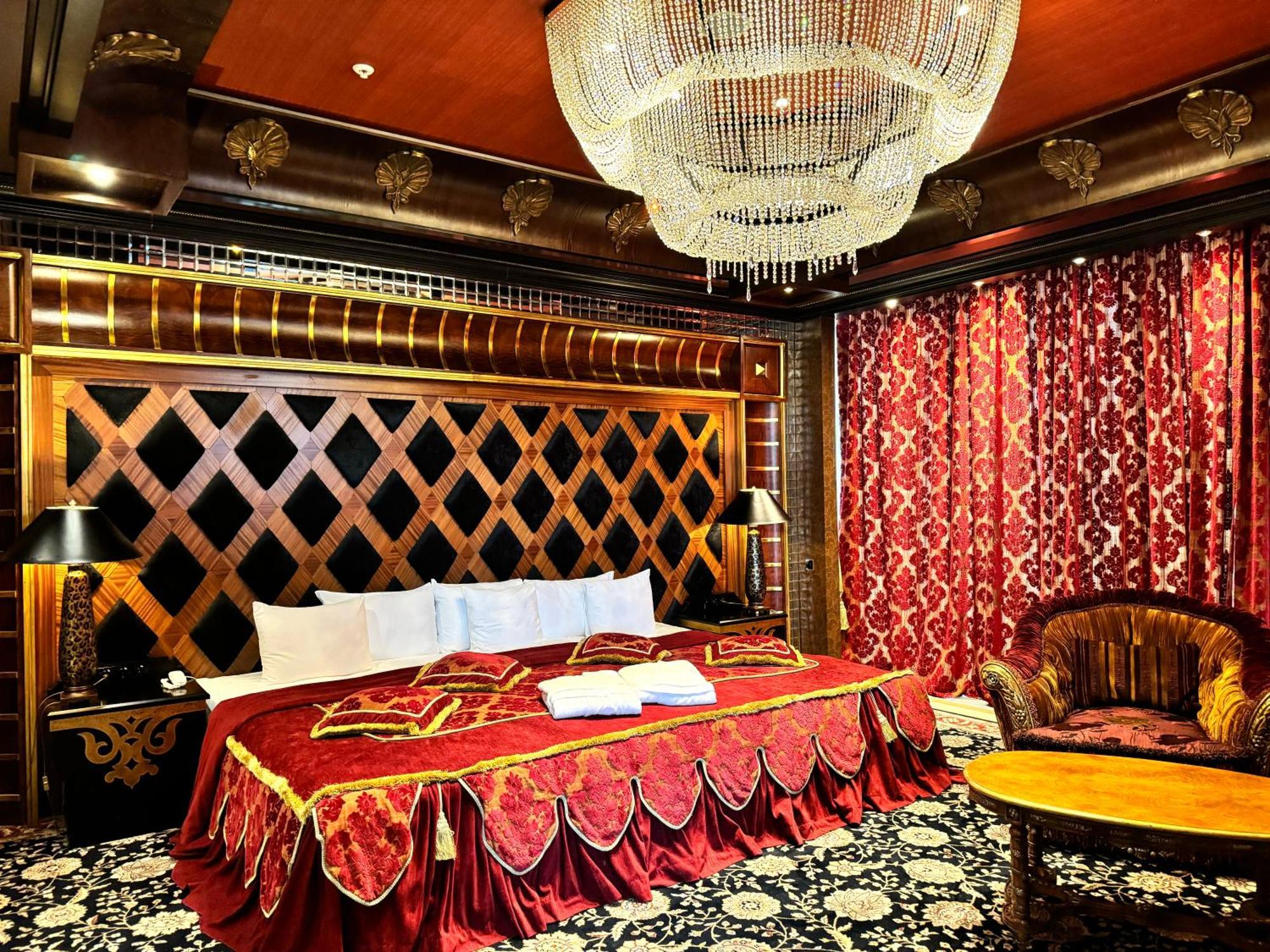 Royal & Hotell