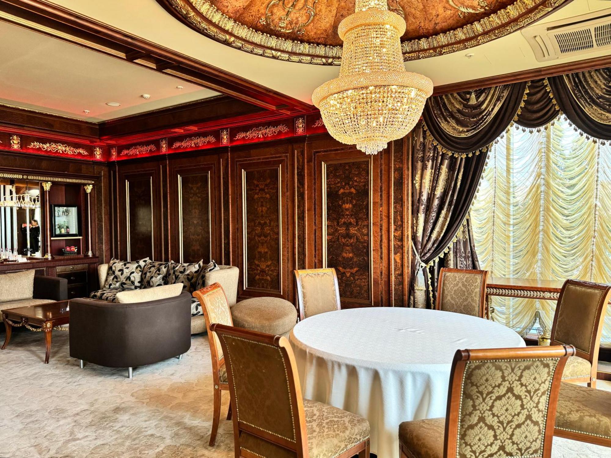 Royal & Hotel 5*