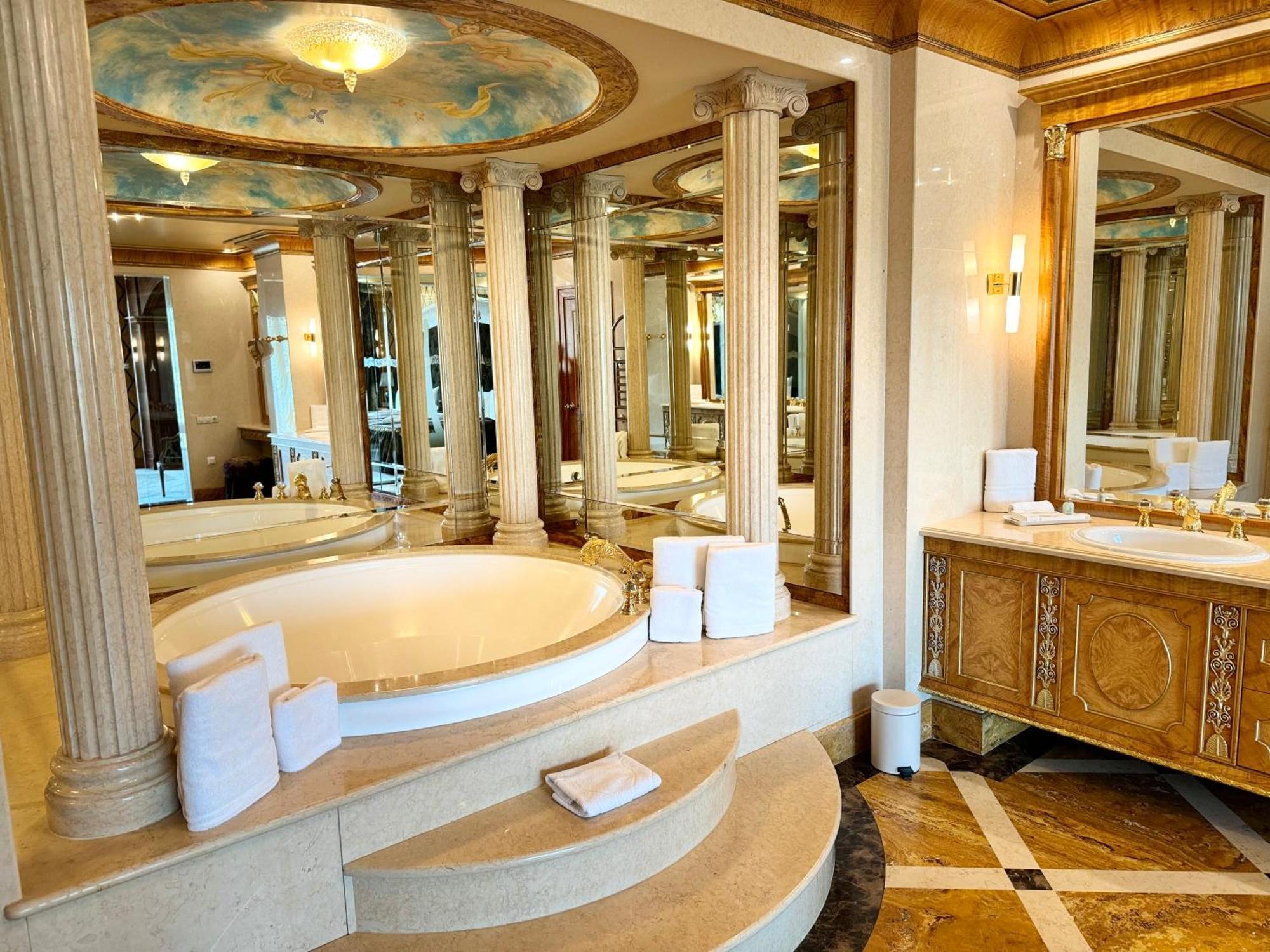 Royal & 5* Riga