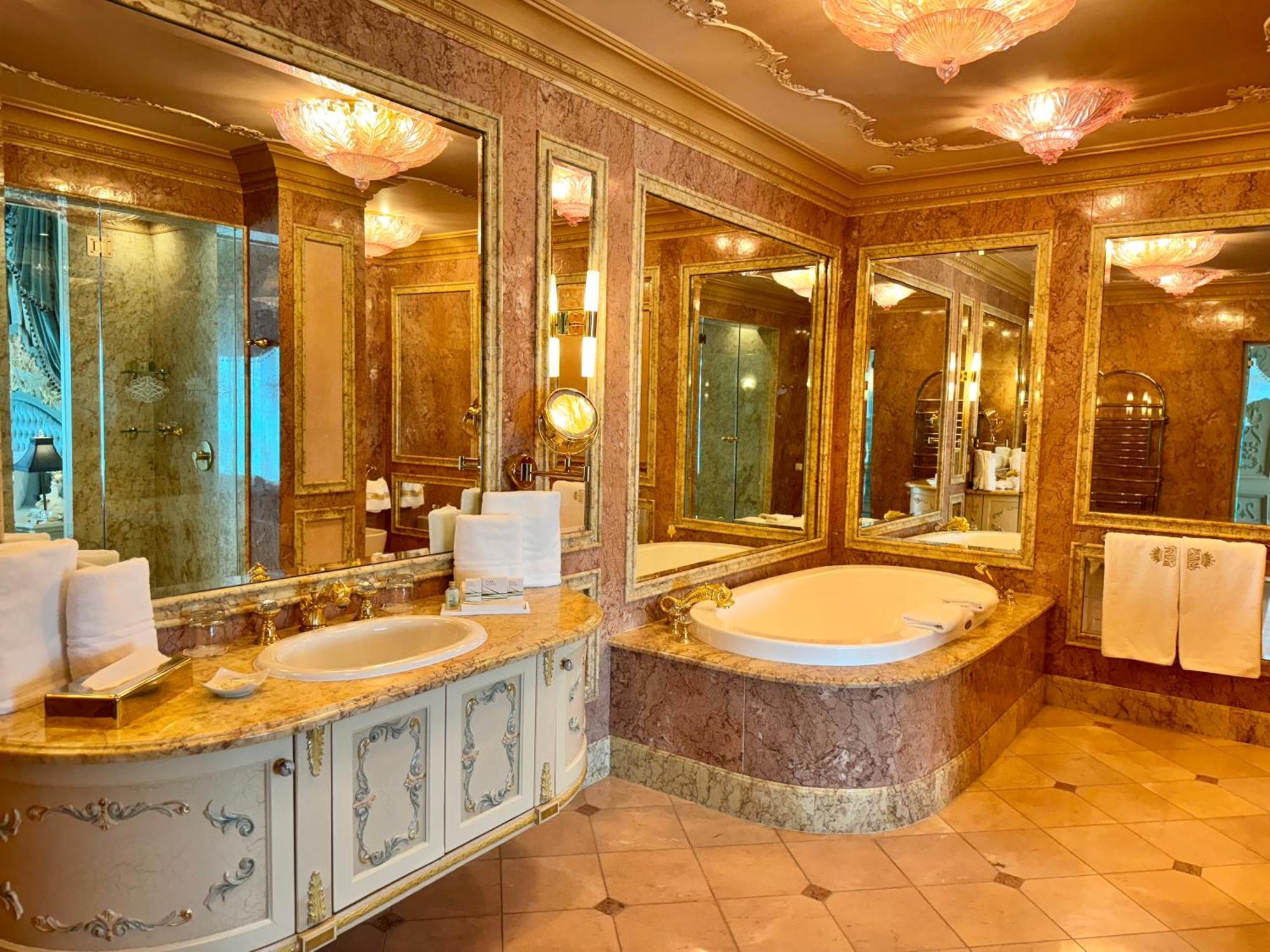 Royal & Hotel 5*
