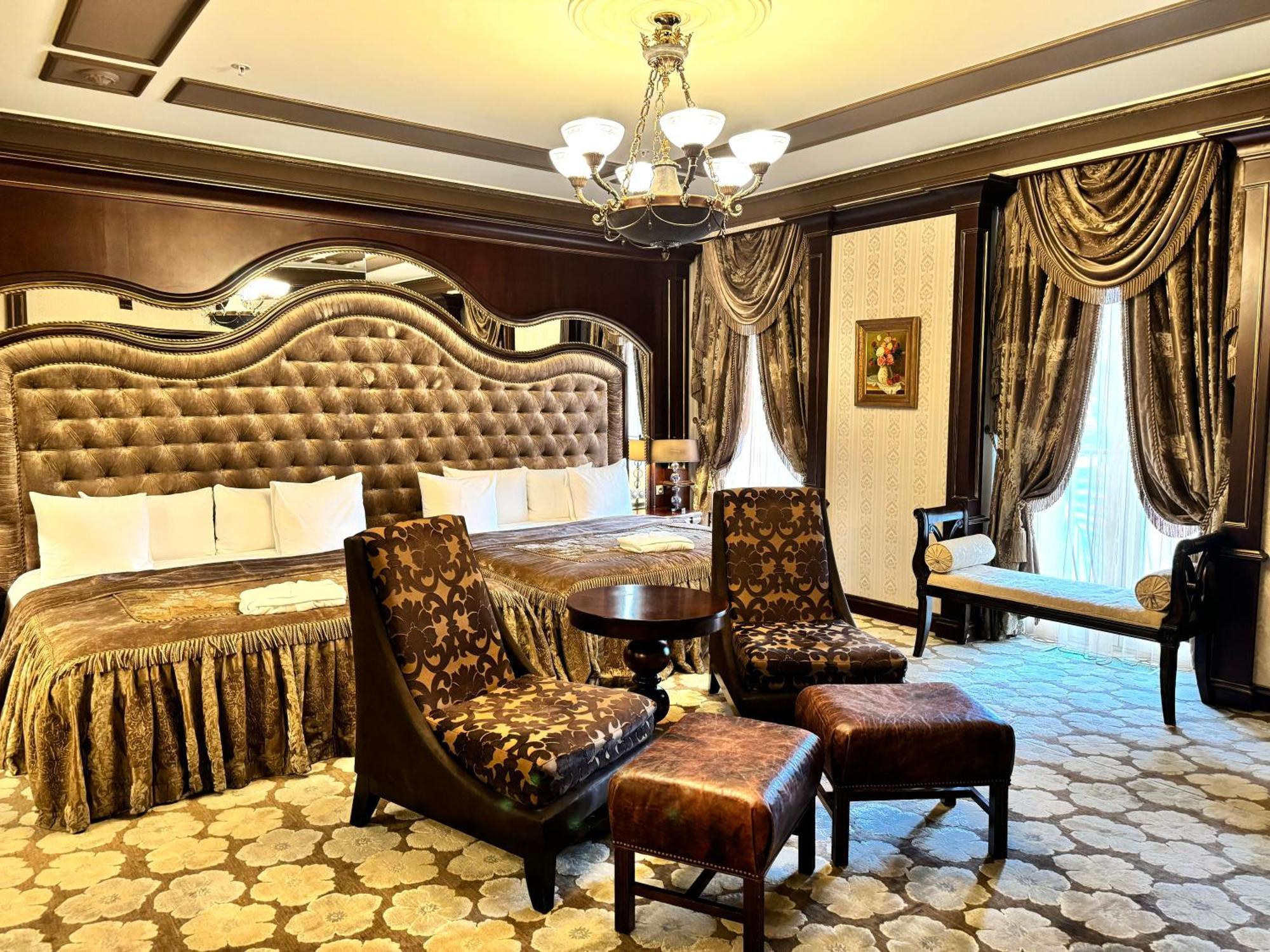 Hotel Royal &