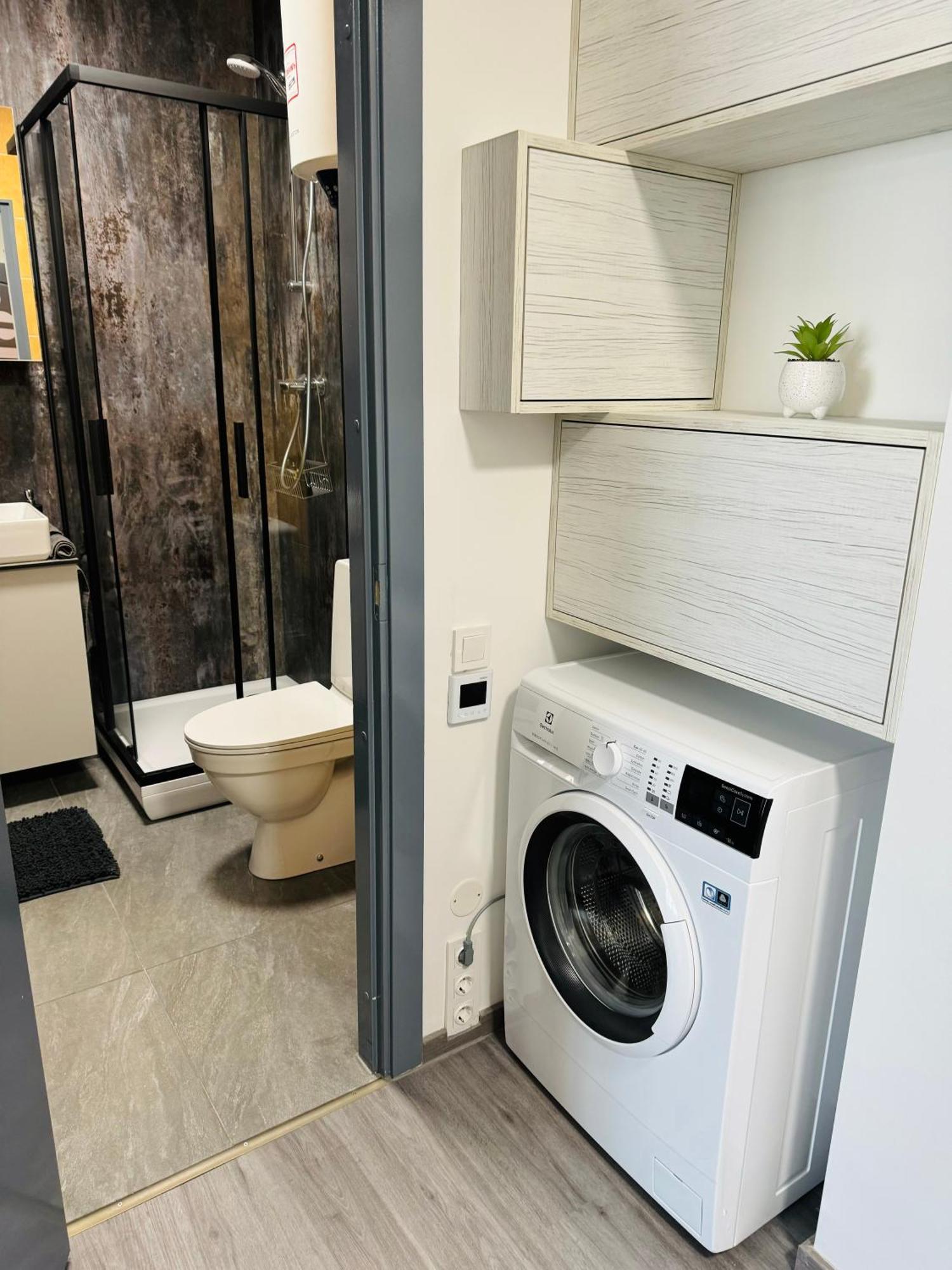 Modern Studio In Apartment *
