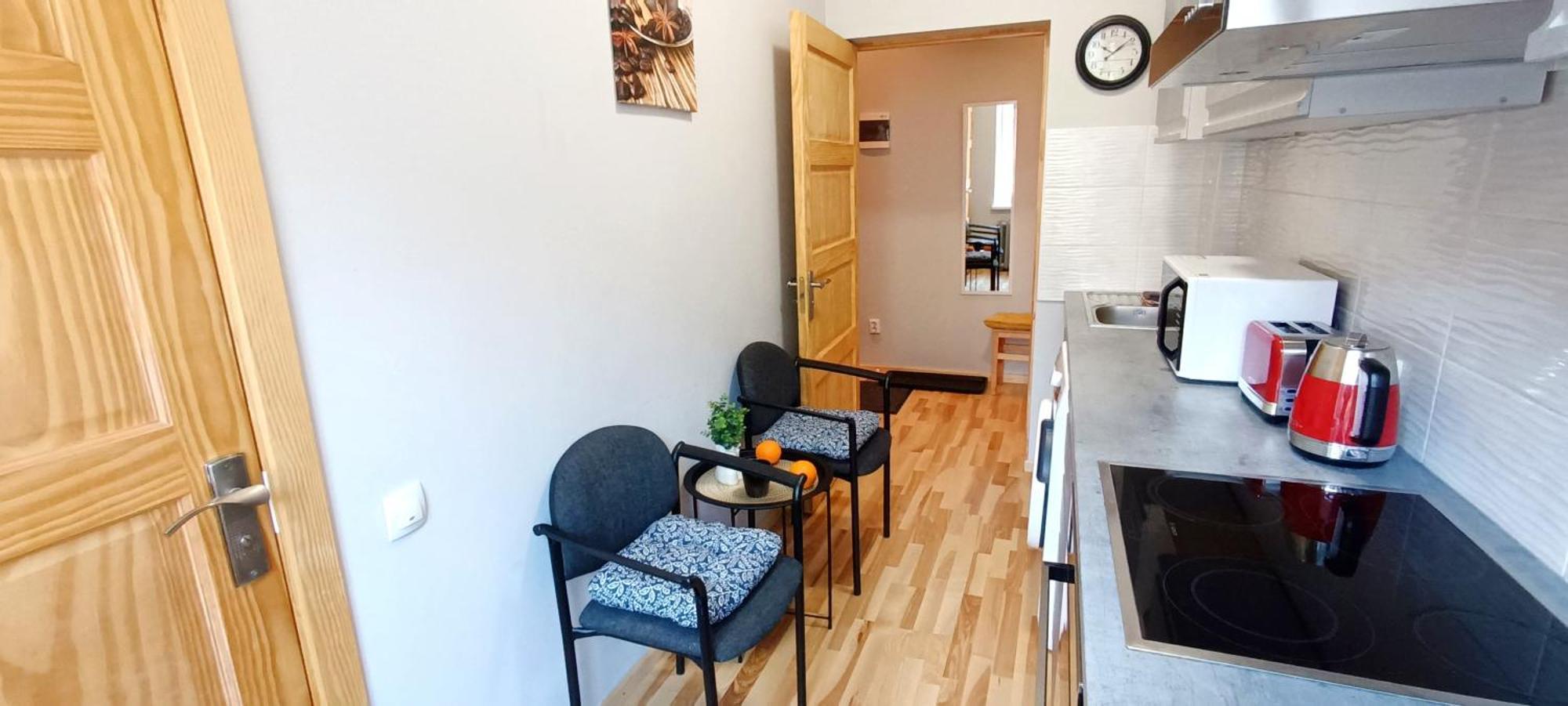 Apartamento Cozy & Bright 1 Bedroom With Park Nearby - Free Parking, Riga, Up To 5 Guests *