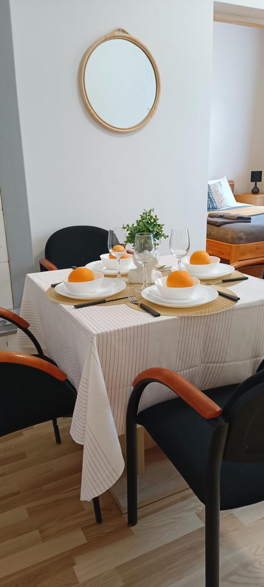 Apartamento Cozy & Bright 1 Bedroom With Park Nearby - Free Parking, Riga, Up To 5 Guests