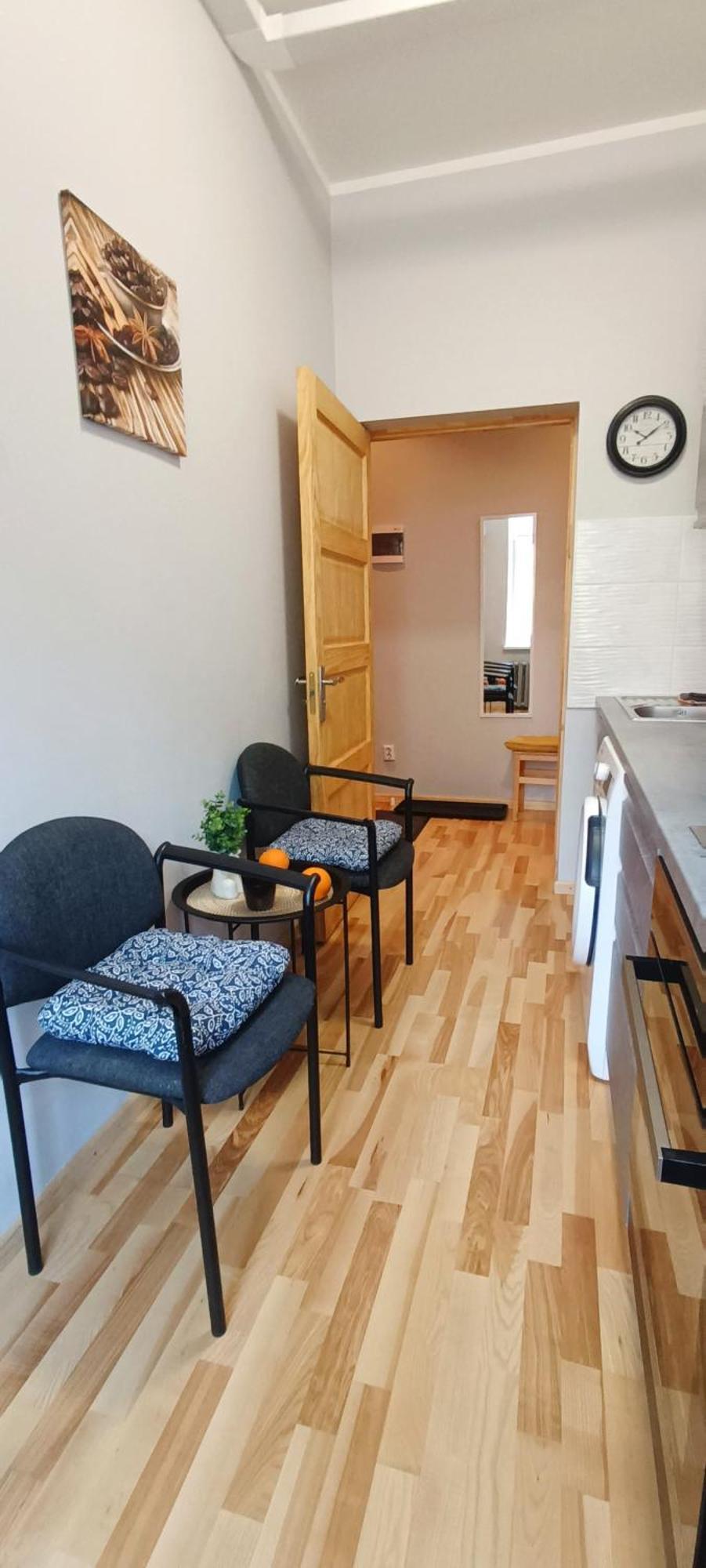 Cozy & Bright 1 Bedroom With Park Nearby - Free Parking, Riga, Up To 5 Guests *
