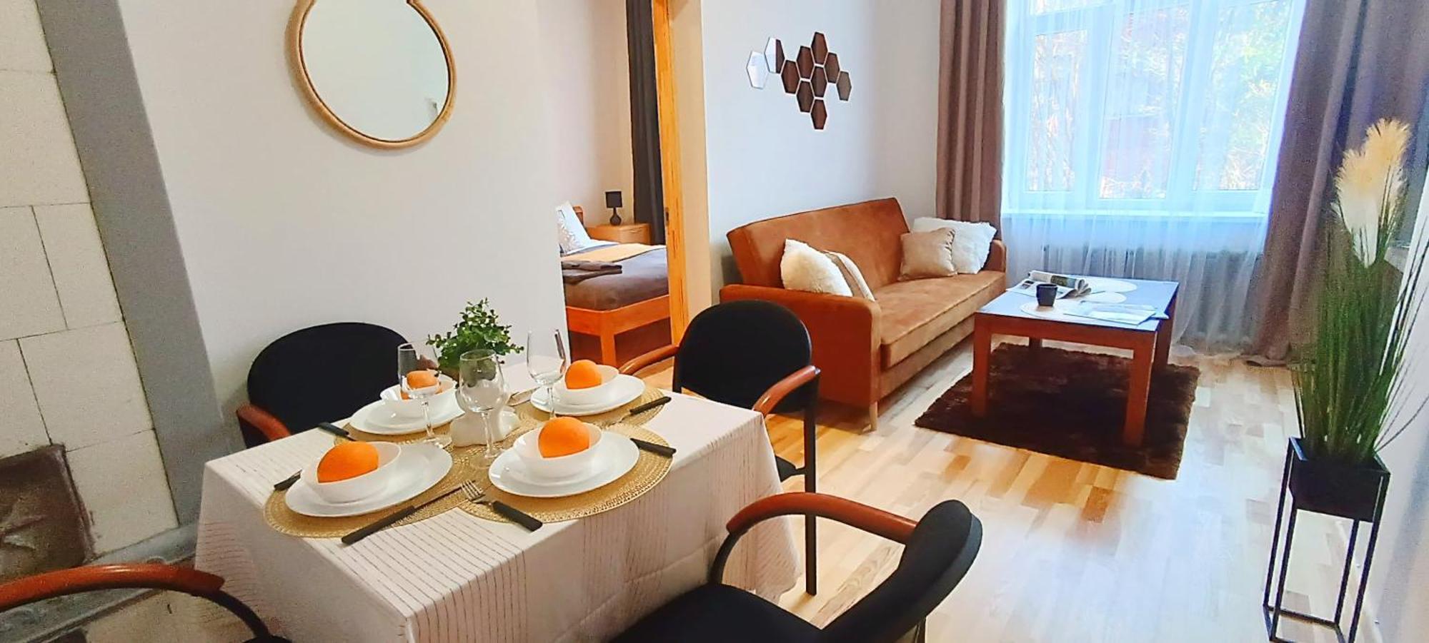 Cozy & Bright 1 Bedroom With Park Nearby - Free Parking, Riga, Up To 5 Guests