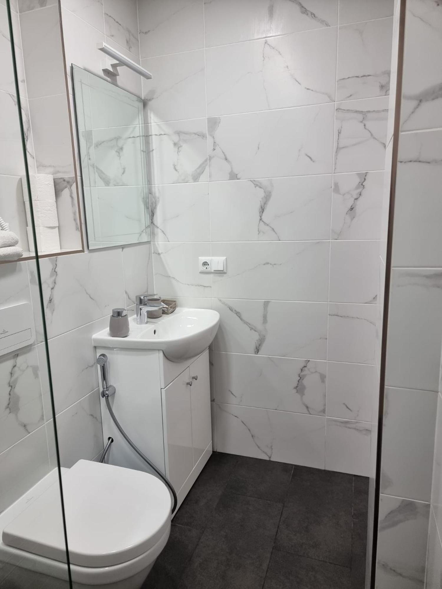 Apartment, New Renovated In Quiet Center With Balcony With Parking