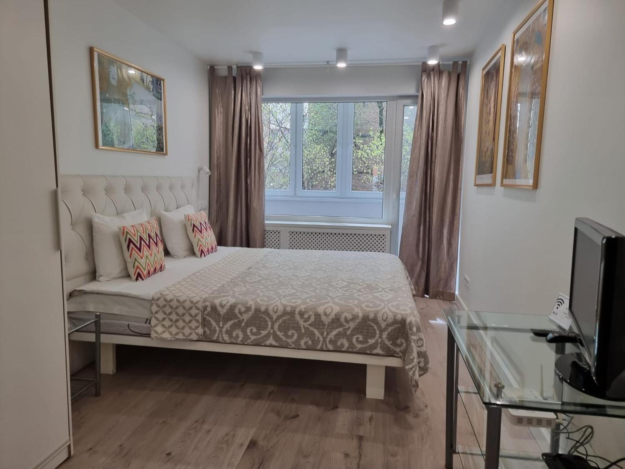 Apartment, New Renovated In Quiet Center With Balcony With Parking Apartment