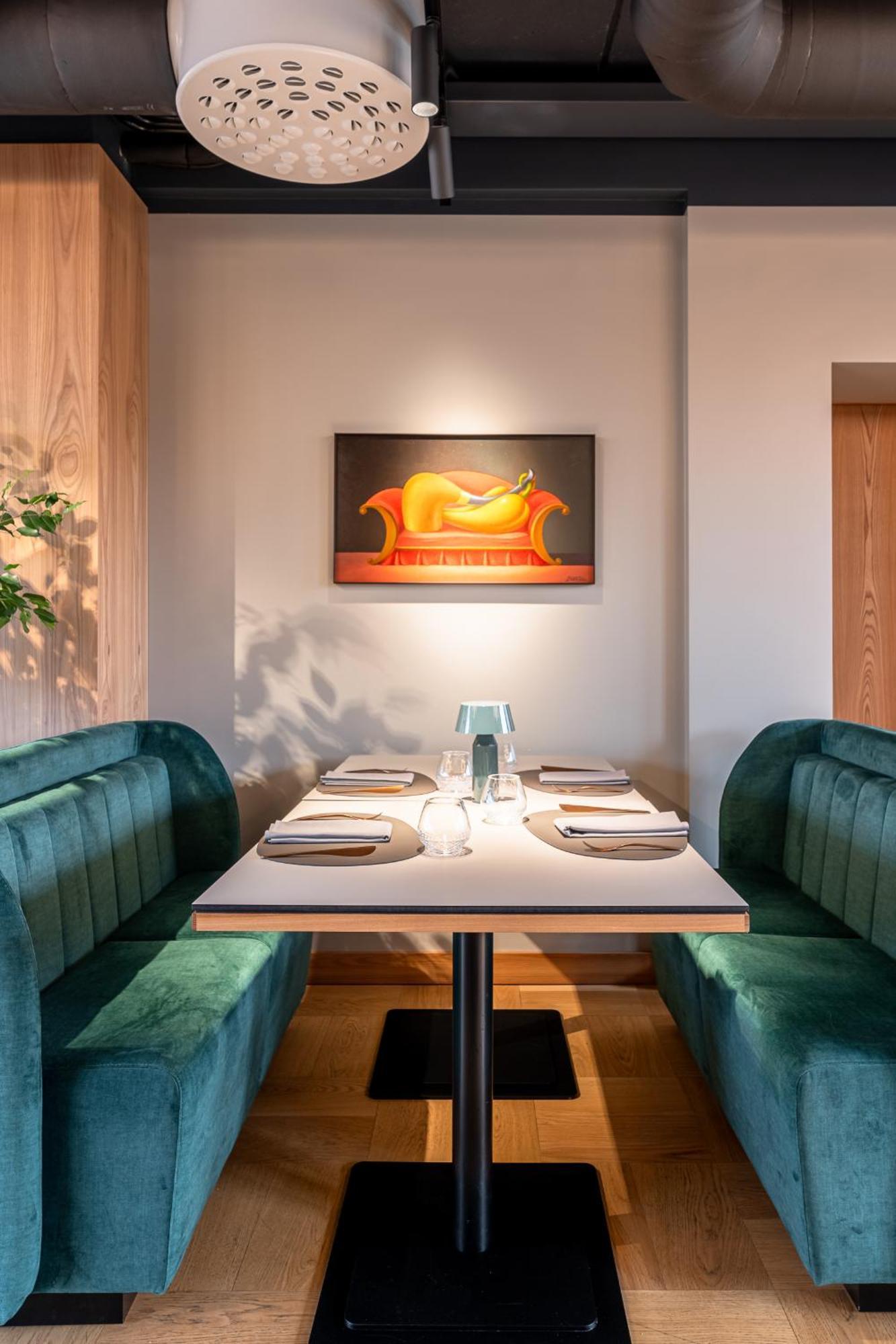Aston Khách sạn 4*