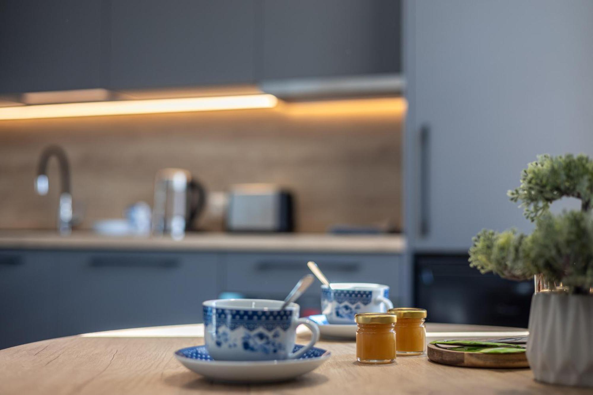 Great Location - 5min To Old Town *