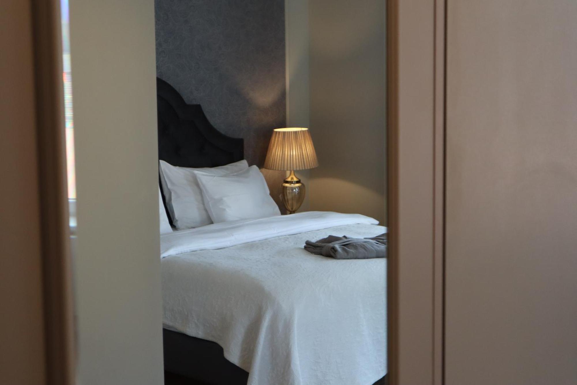 Amella Aparthotel 4*