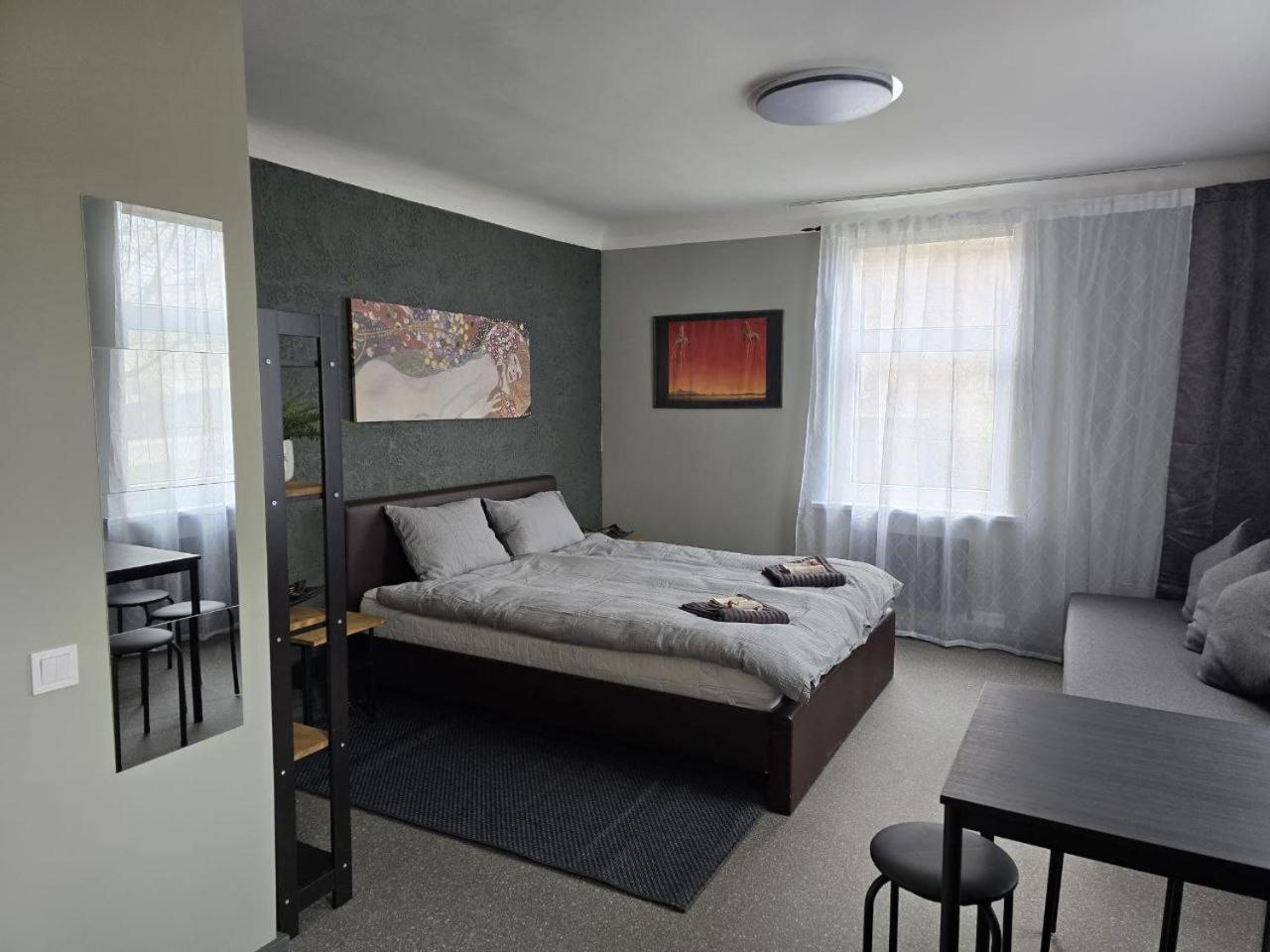 Apartment Old Over The River, Free Parking, Up To 4ppl. Self Check-in\out