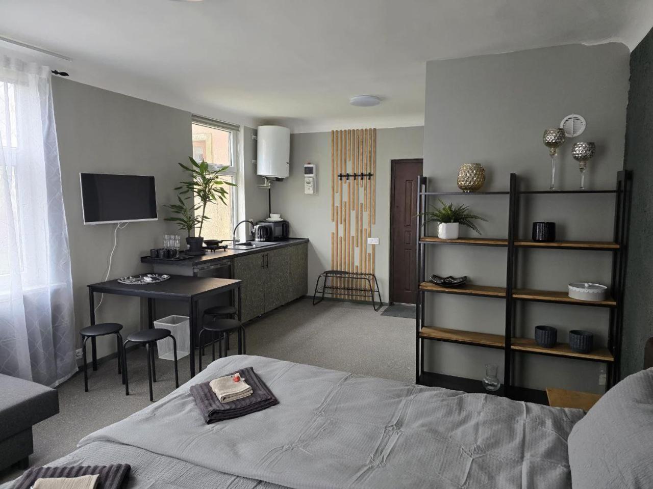 Apartment Old Over The River, Free Parking, Up To 4ppl. Self Check-in\out *