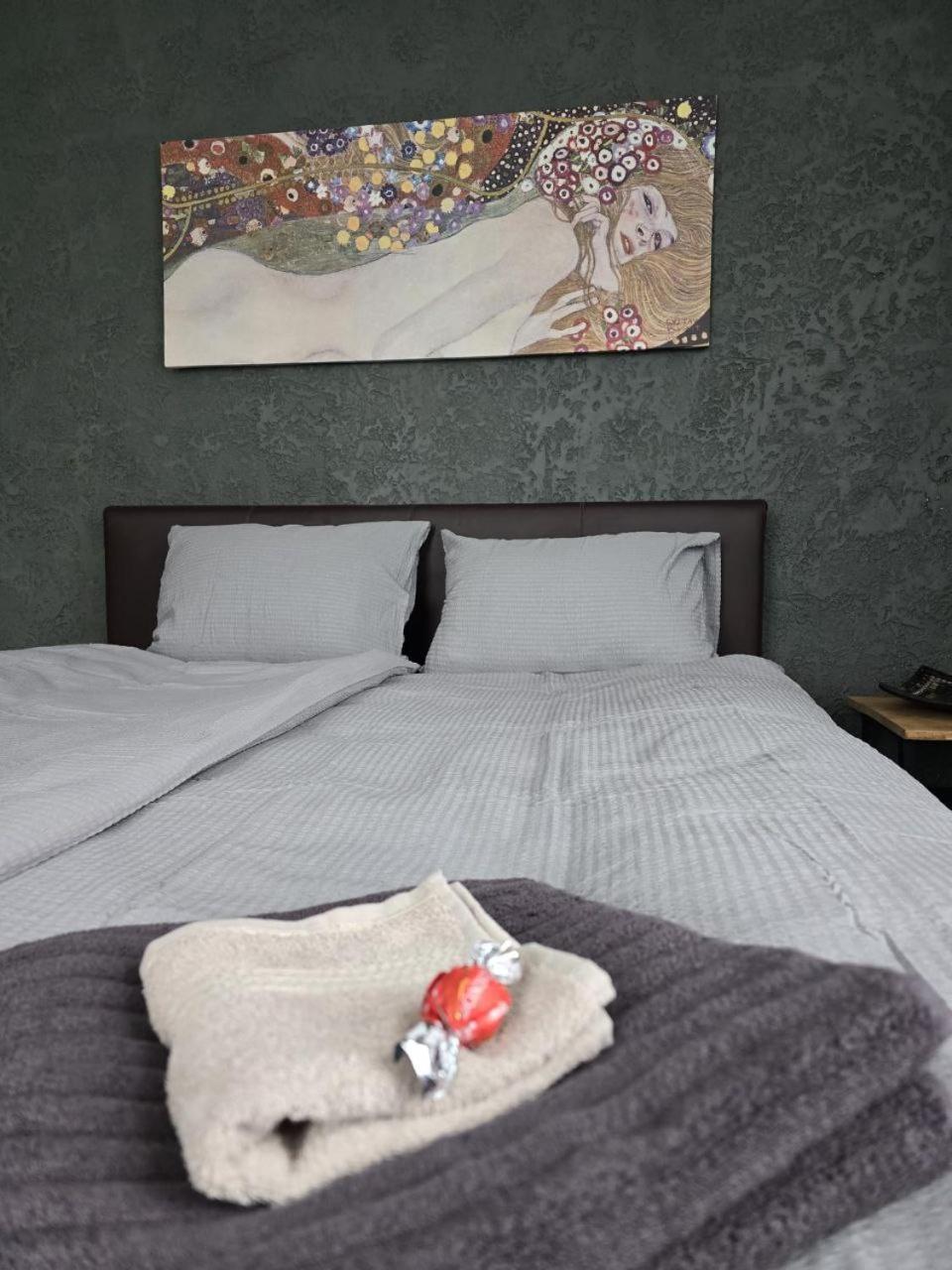 Apartment Old Over The River, Free Parking, Up To 4ppl. Self Check-in\out *