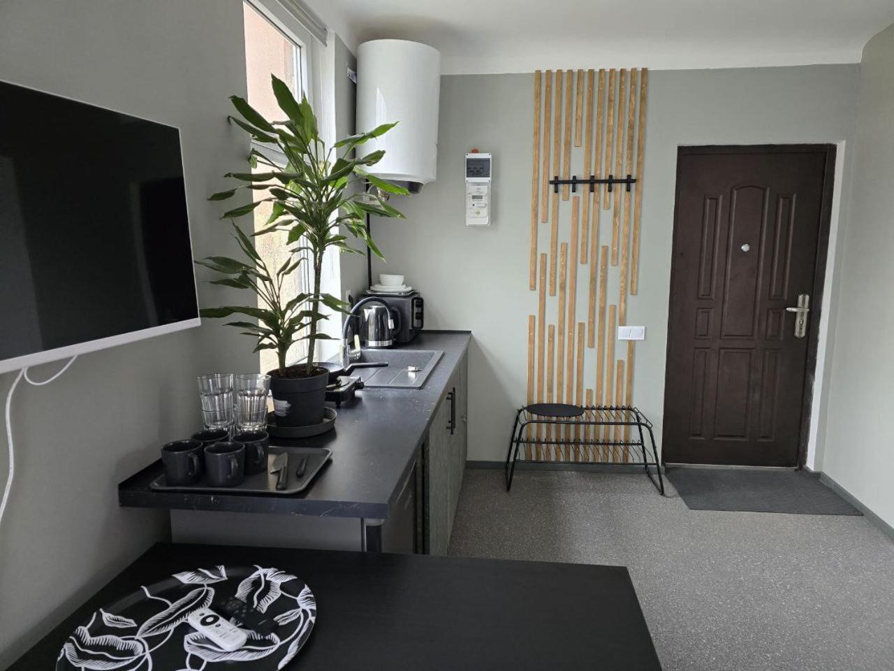 Apartment Old Over The River, Free Parking, Up To 4ppl. Self Check-in\out *