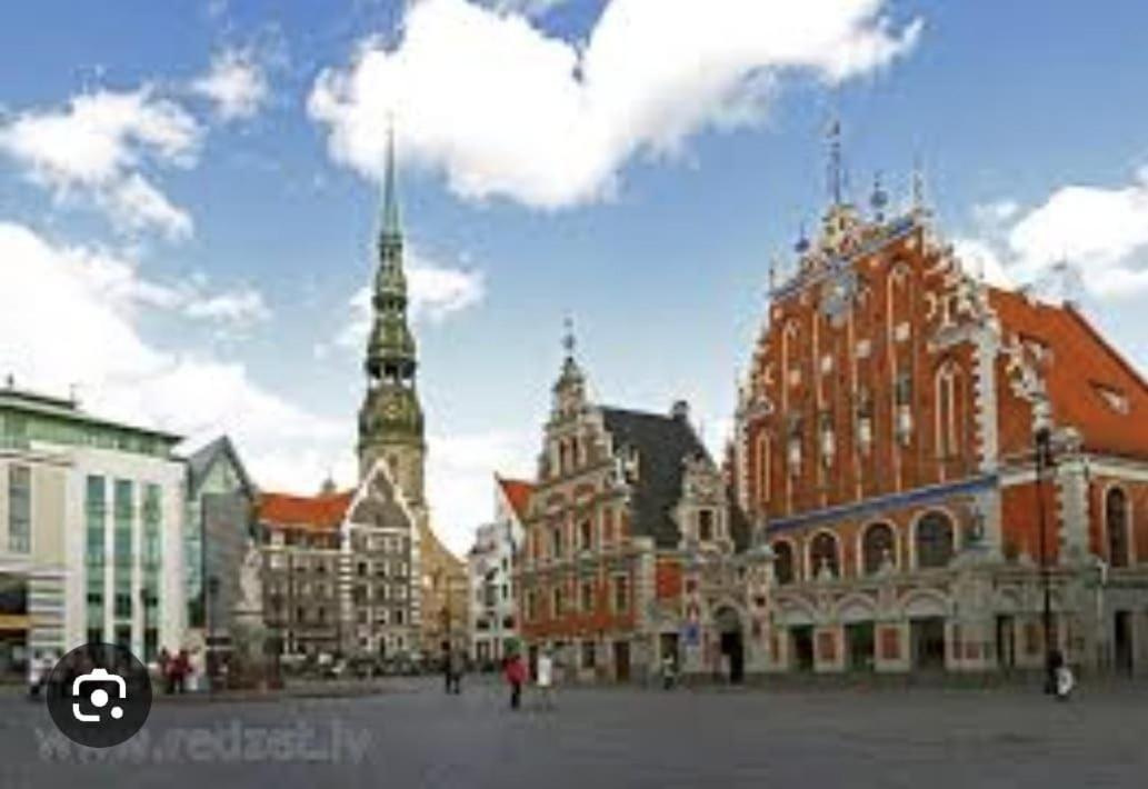 Old Over The River, Free Parking, Up To 4ppl. Self Check-in\out Riga