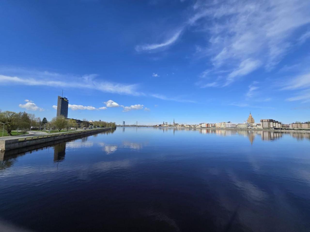 Apartment Old Over The River, Free Parking, Up To 4ppl. Self Check-in\out Riga
