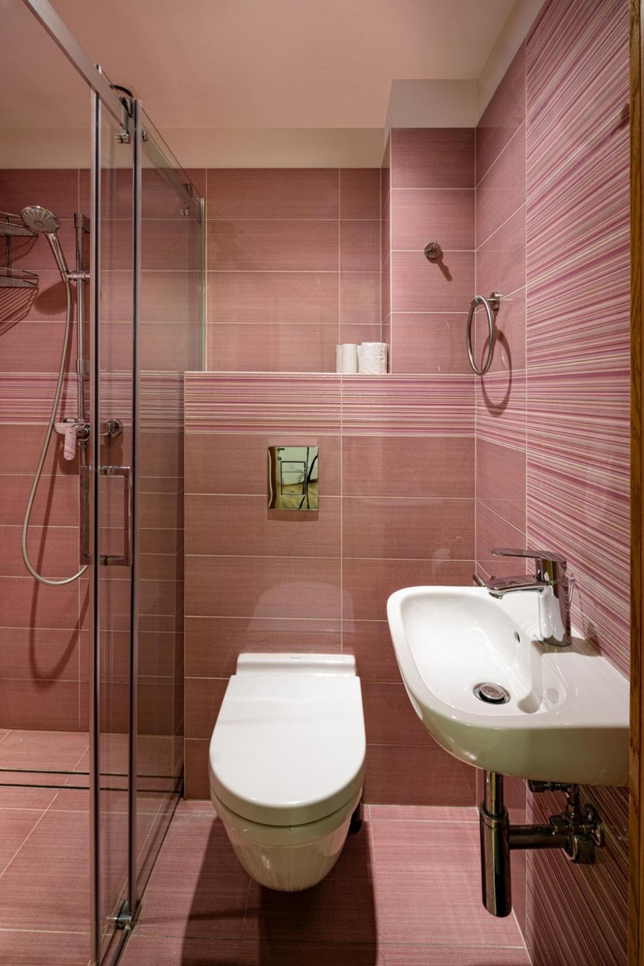 Old Two Bedroom At Galleria Apartment