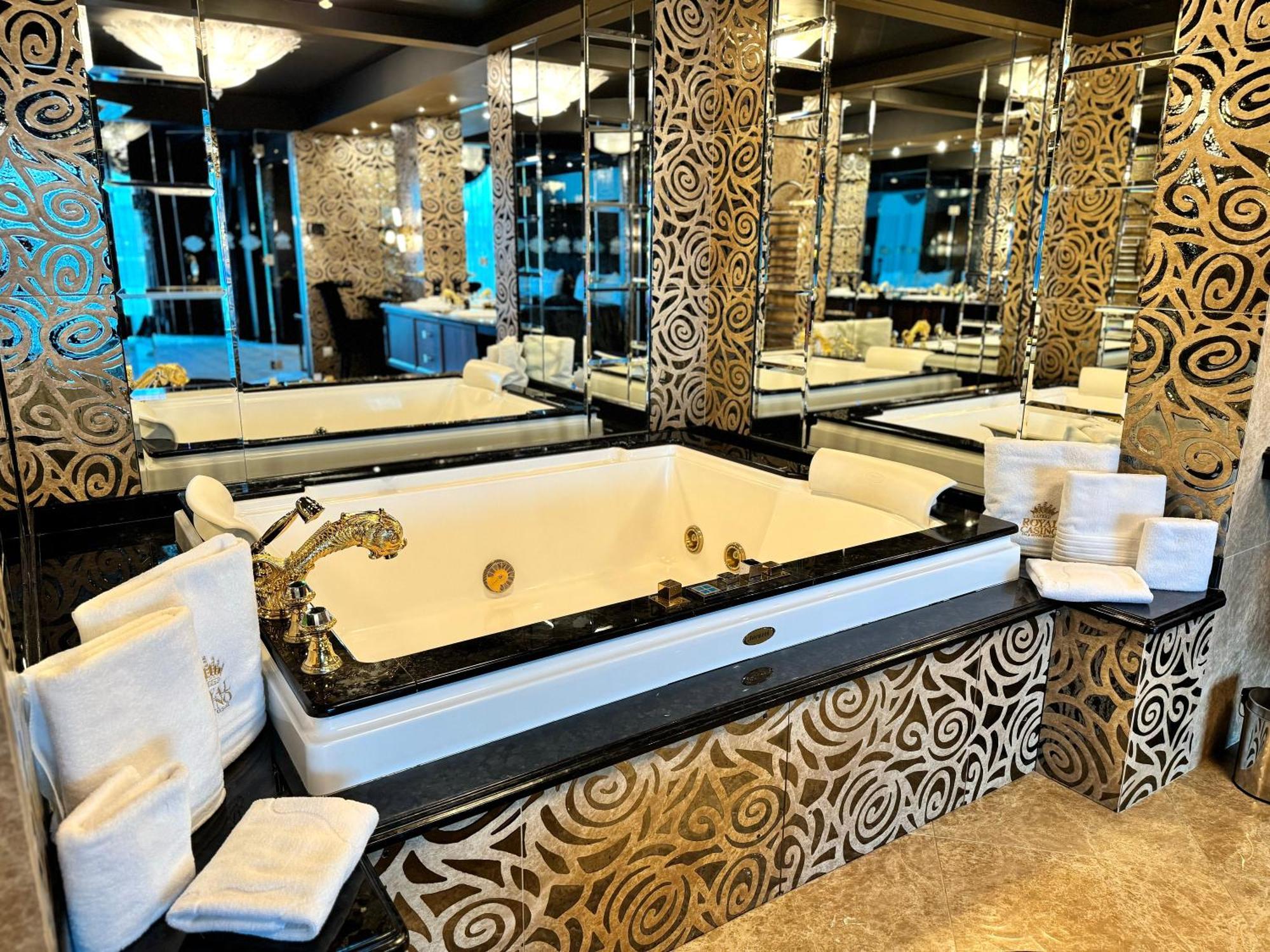 Hotel Royal &