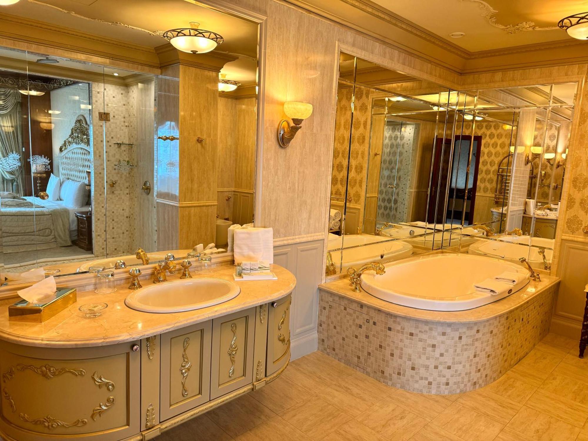 Royal & Hotel 5*
