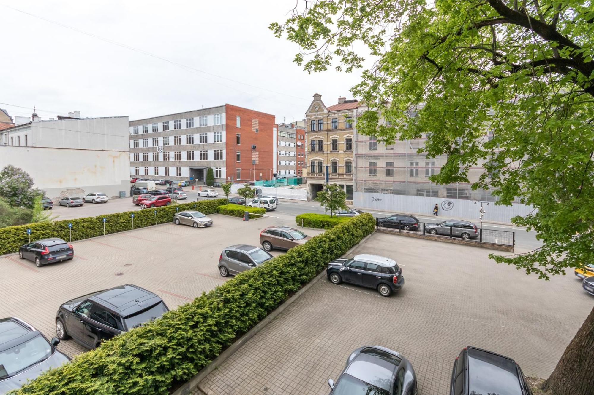 Apartment Terrific First-class In Town Center *