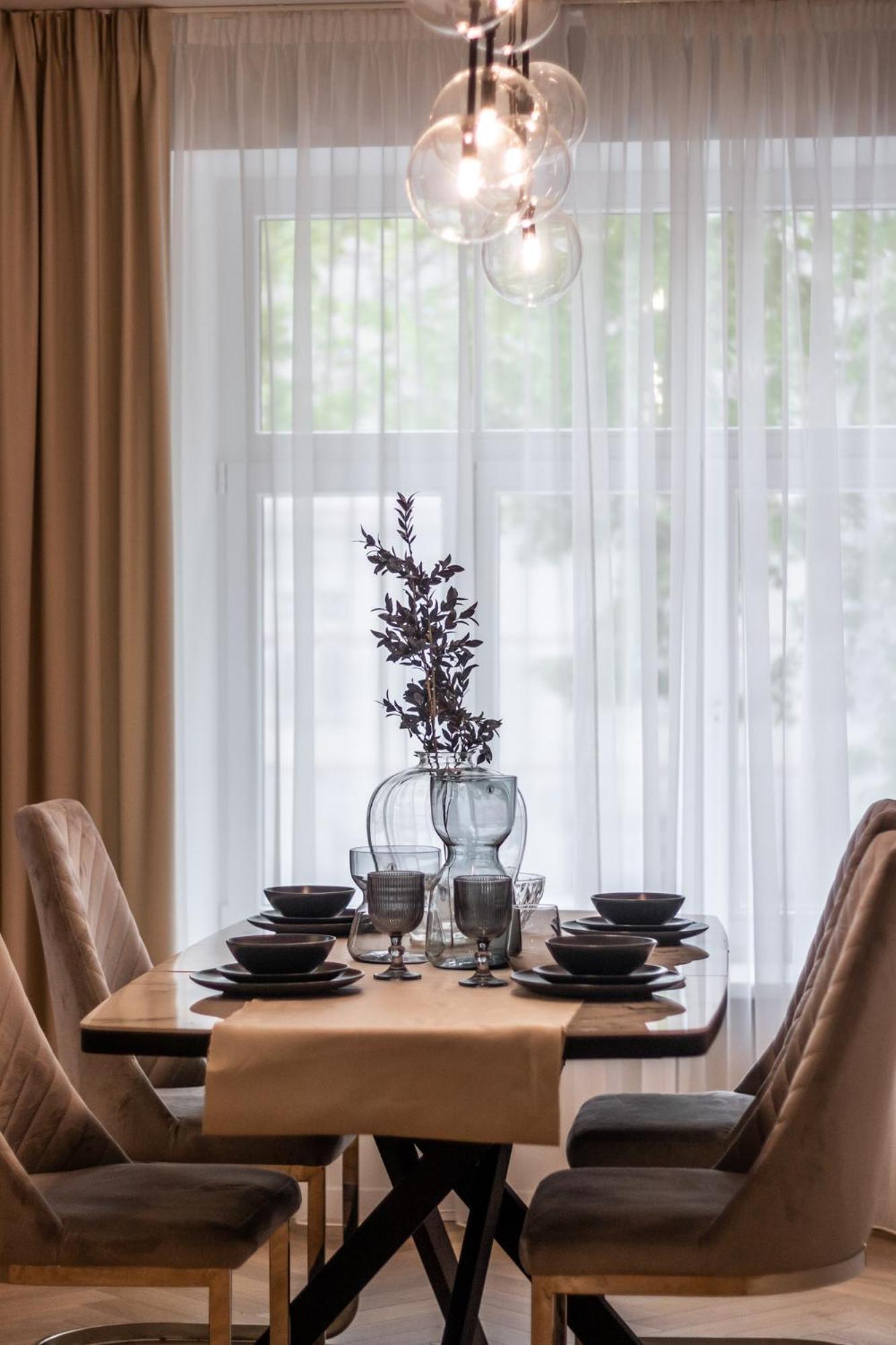 Terrific First-class In Town Center Apartment