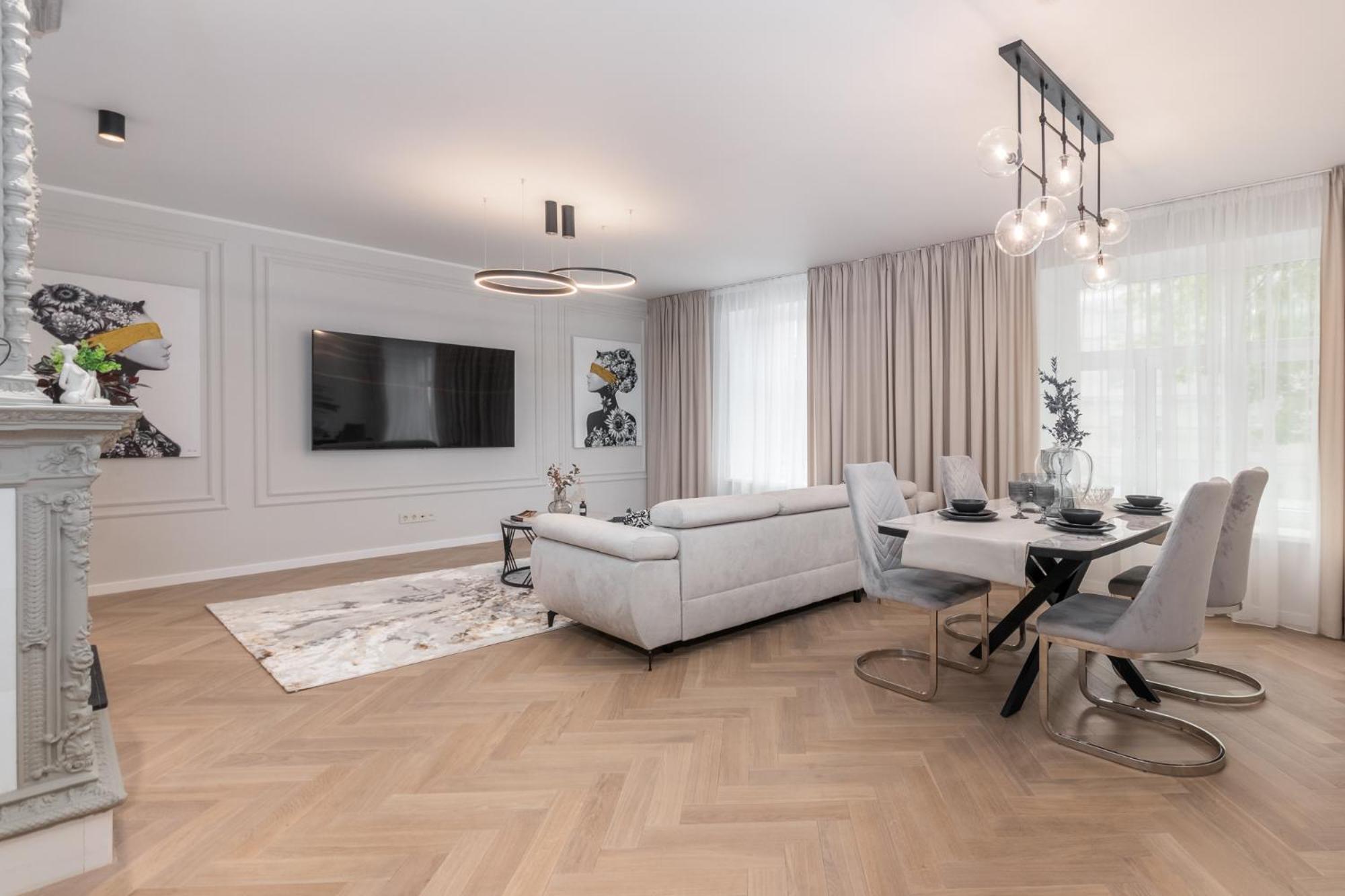 Apartment Terrific First-class In Town Center *