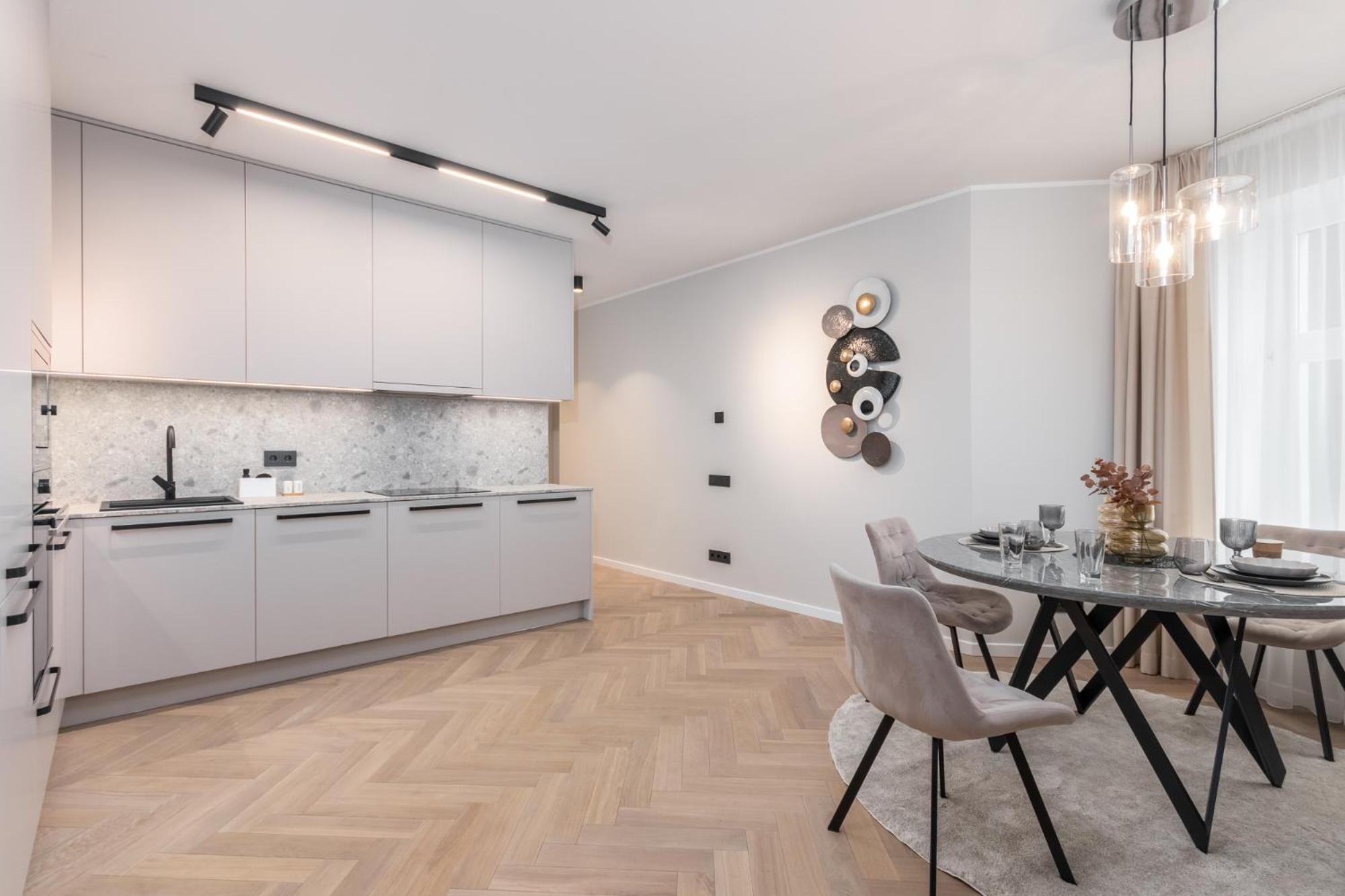 Terrific First-class In Town Center Apartment