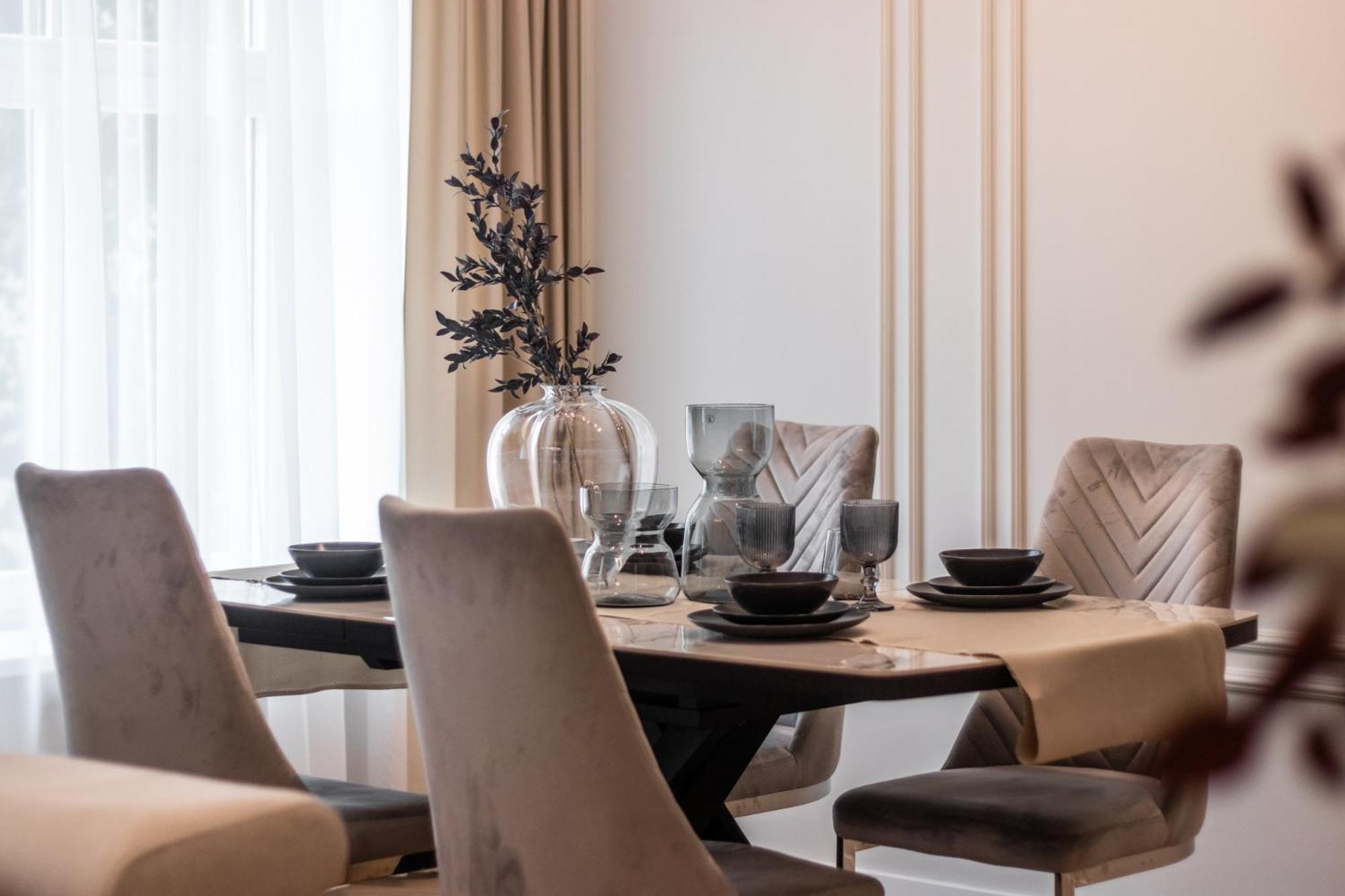 Terrific First-class In Town Center Apartment *