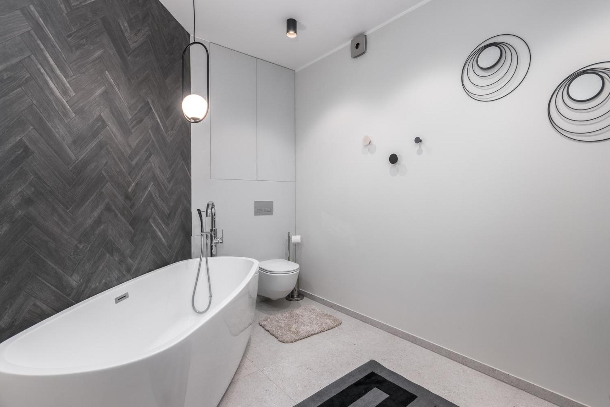 Terrific First-class In Town Center Apartment