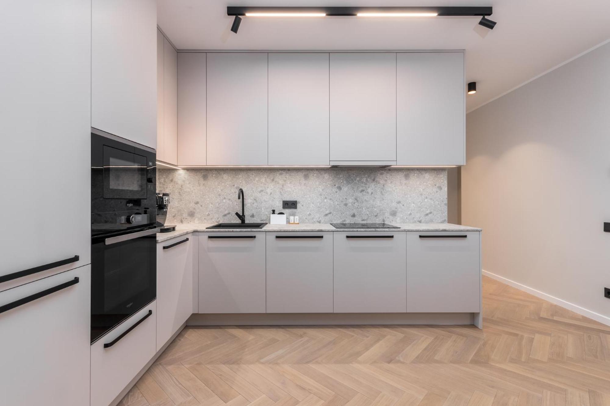 Terrific First-class In Town Center Apartment