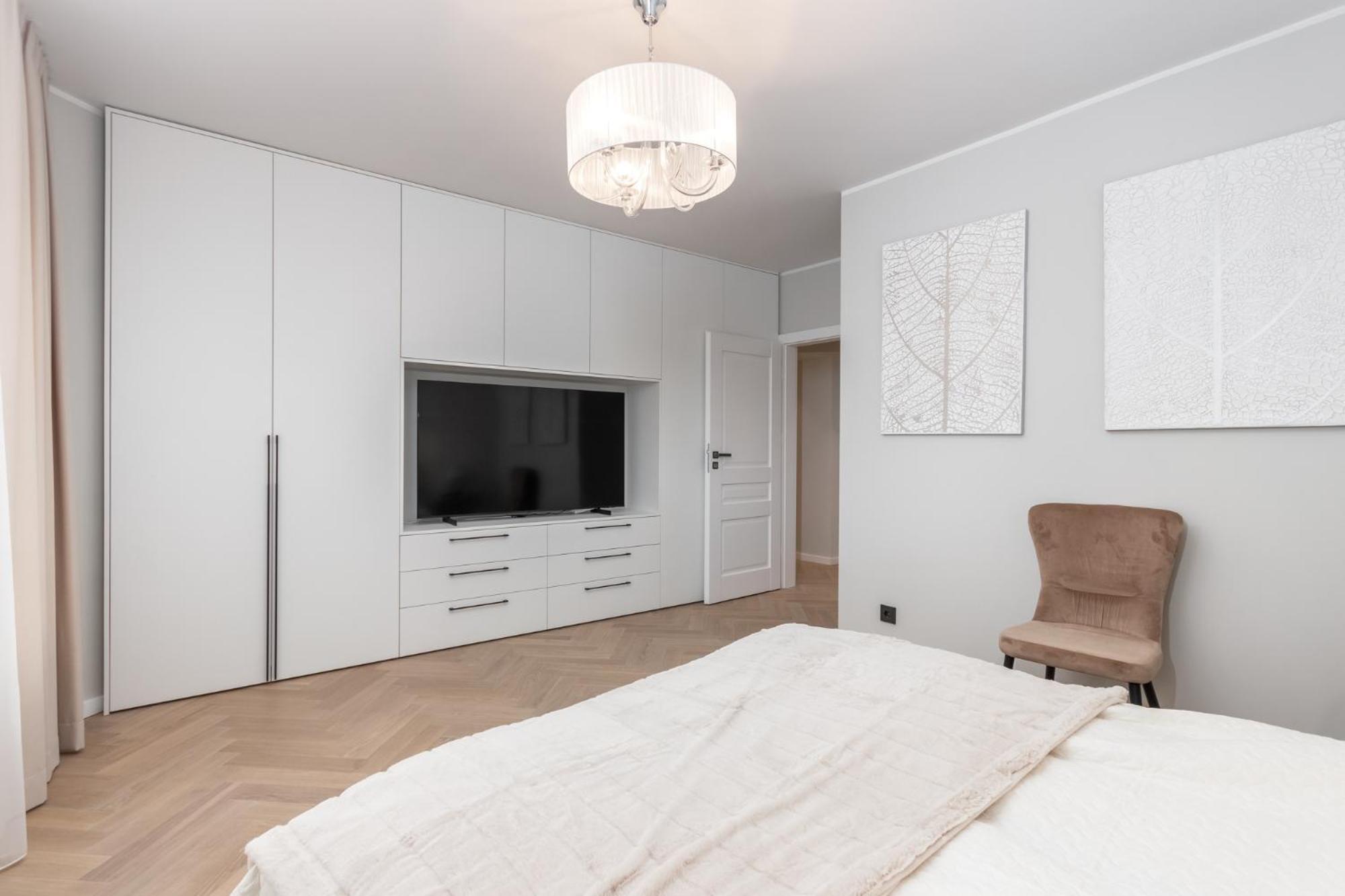 Terrific First-class In Town Center Apartment