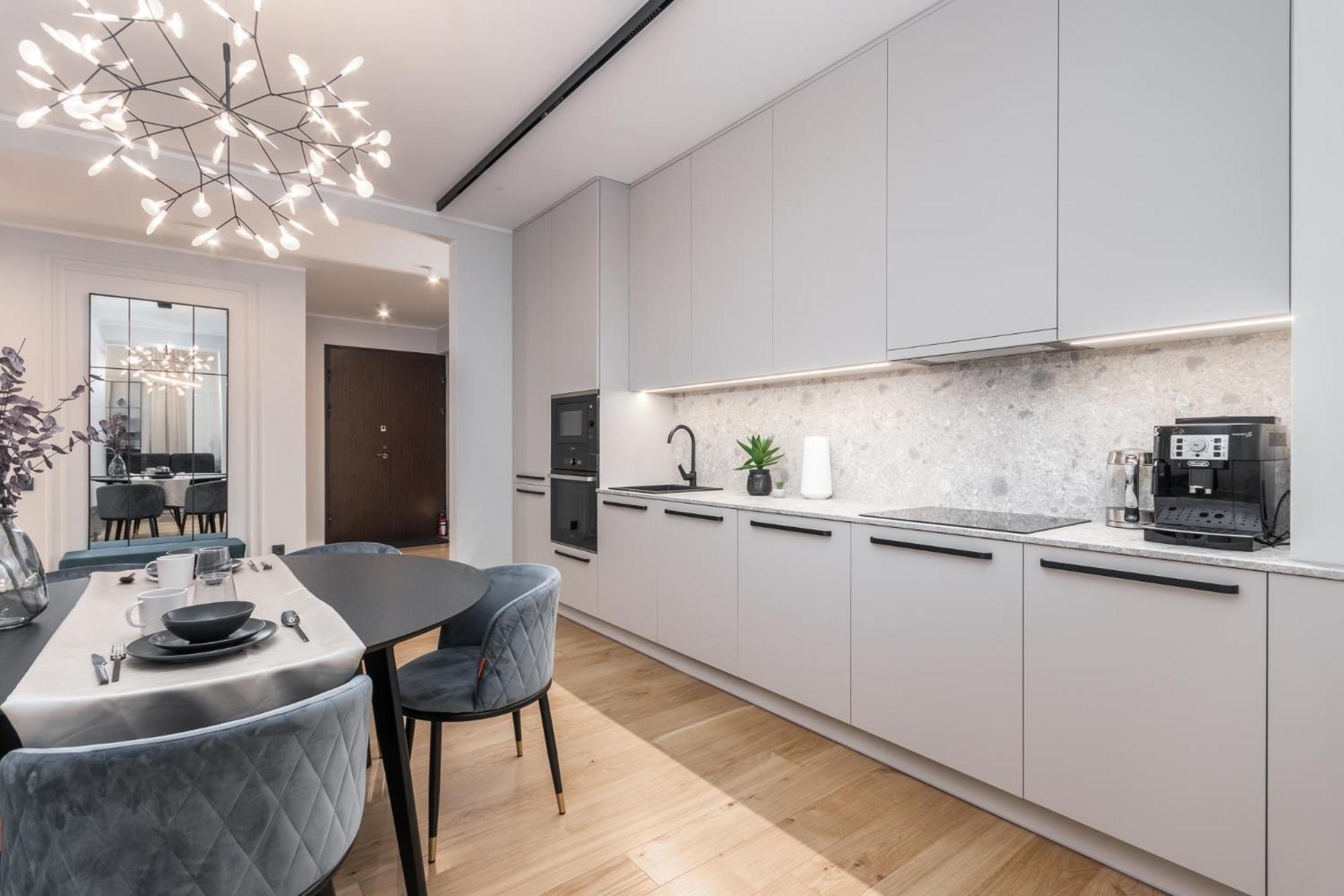 Apartment Terrific First-class In Town Center *