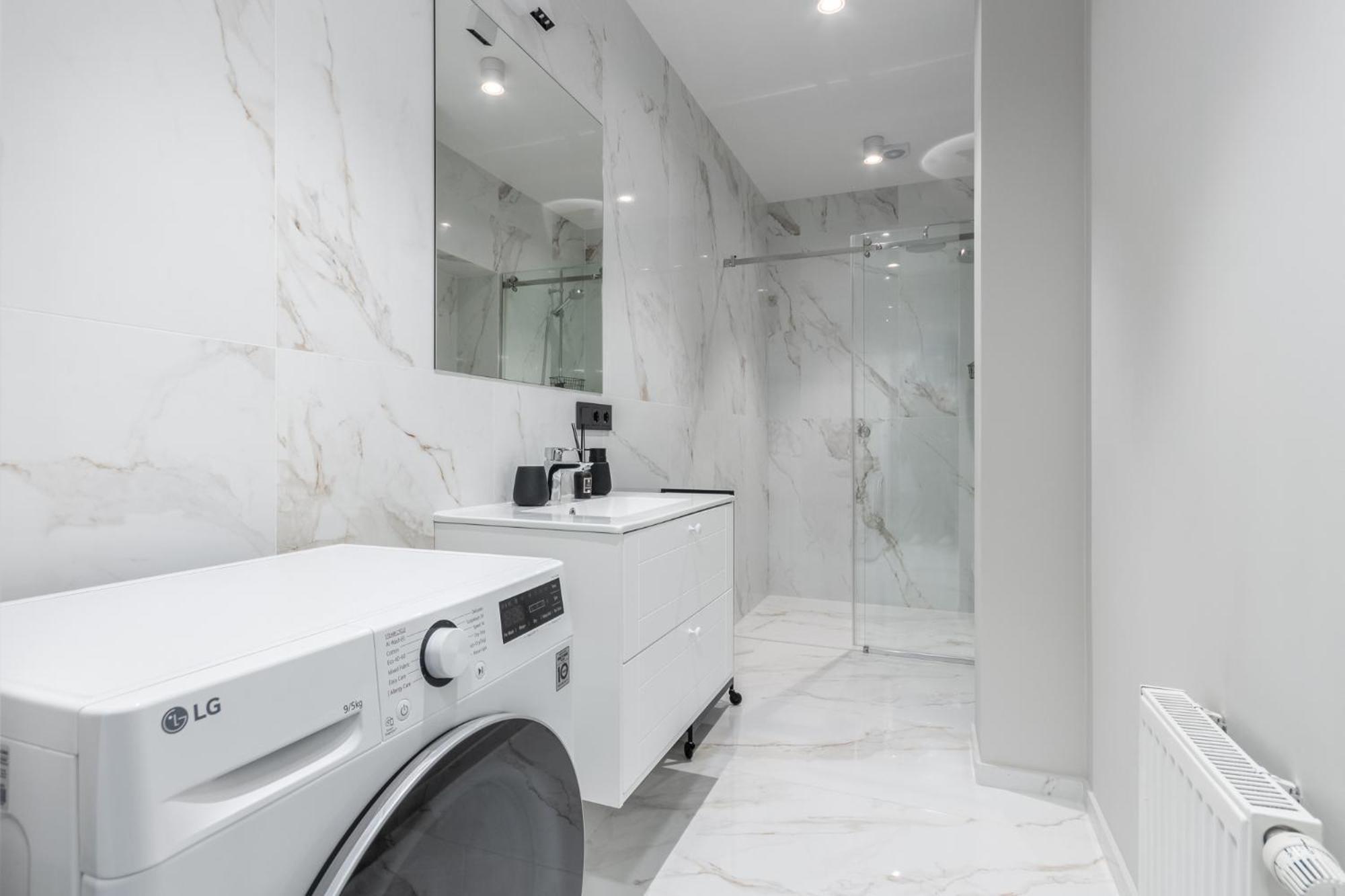 Terrific First-class In Town Center Apartment
