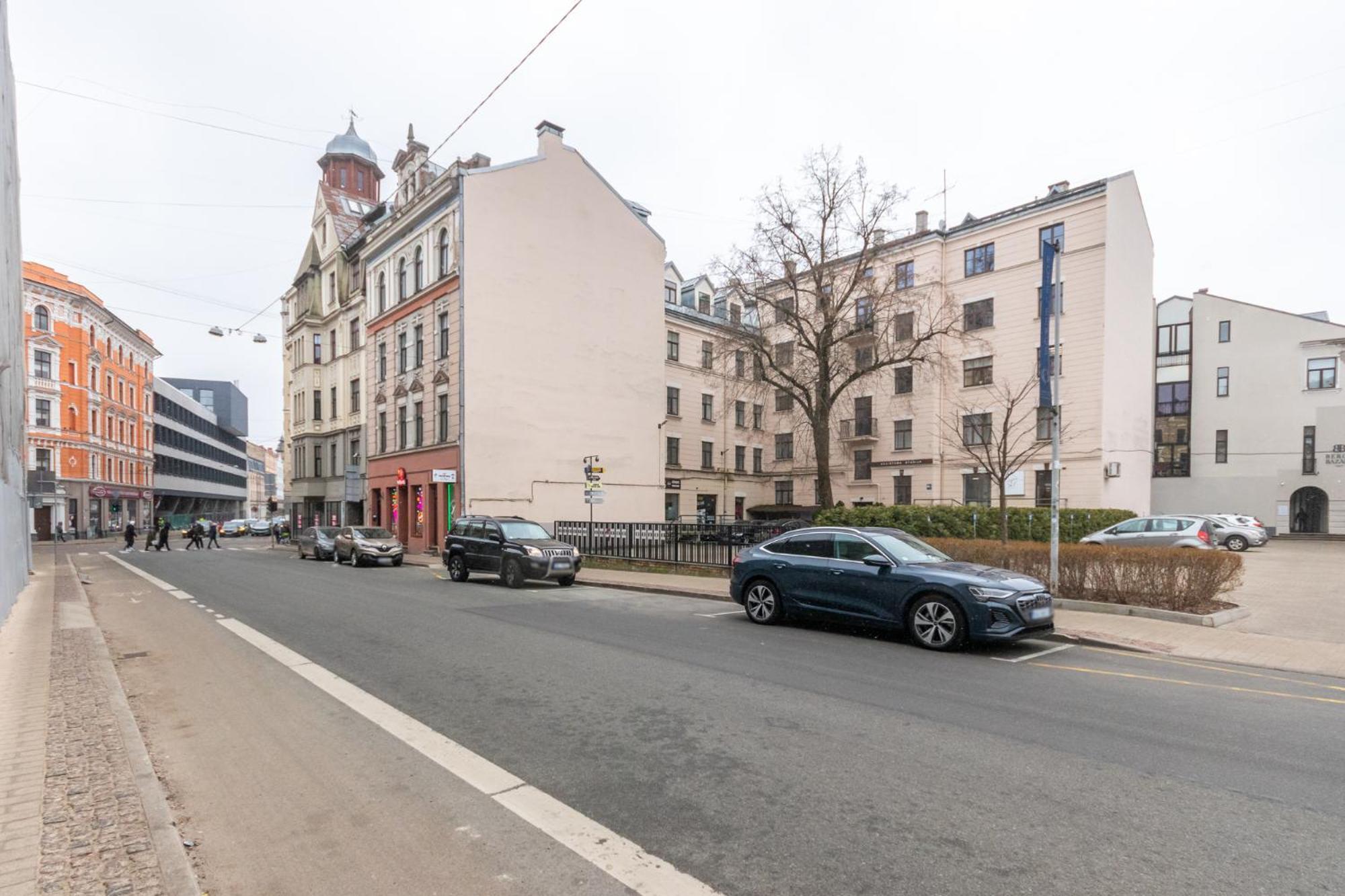 Terrific First-class In Town Center Apartment *