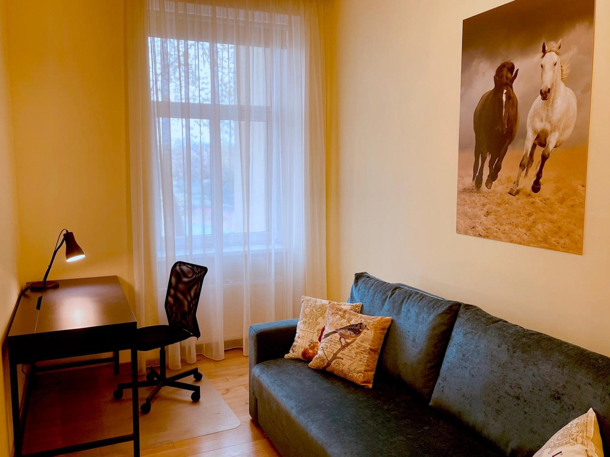 Lux - Ernesta, Free Parking 4* Riga