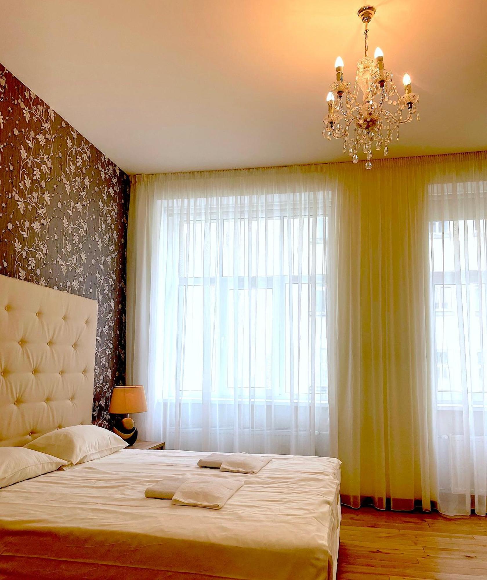 Aparthotel Lux - Ernesta, Free Parking 4*