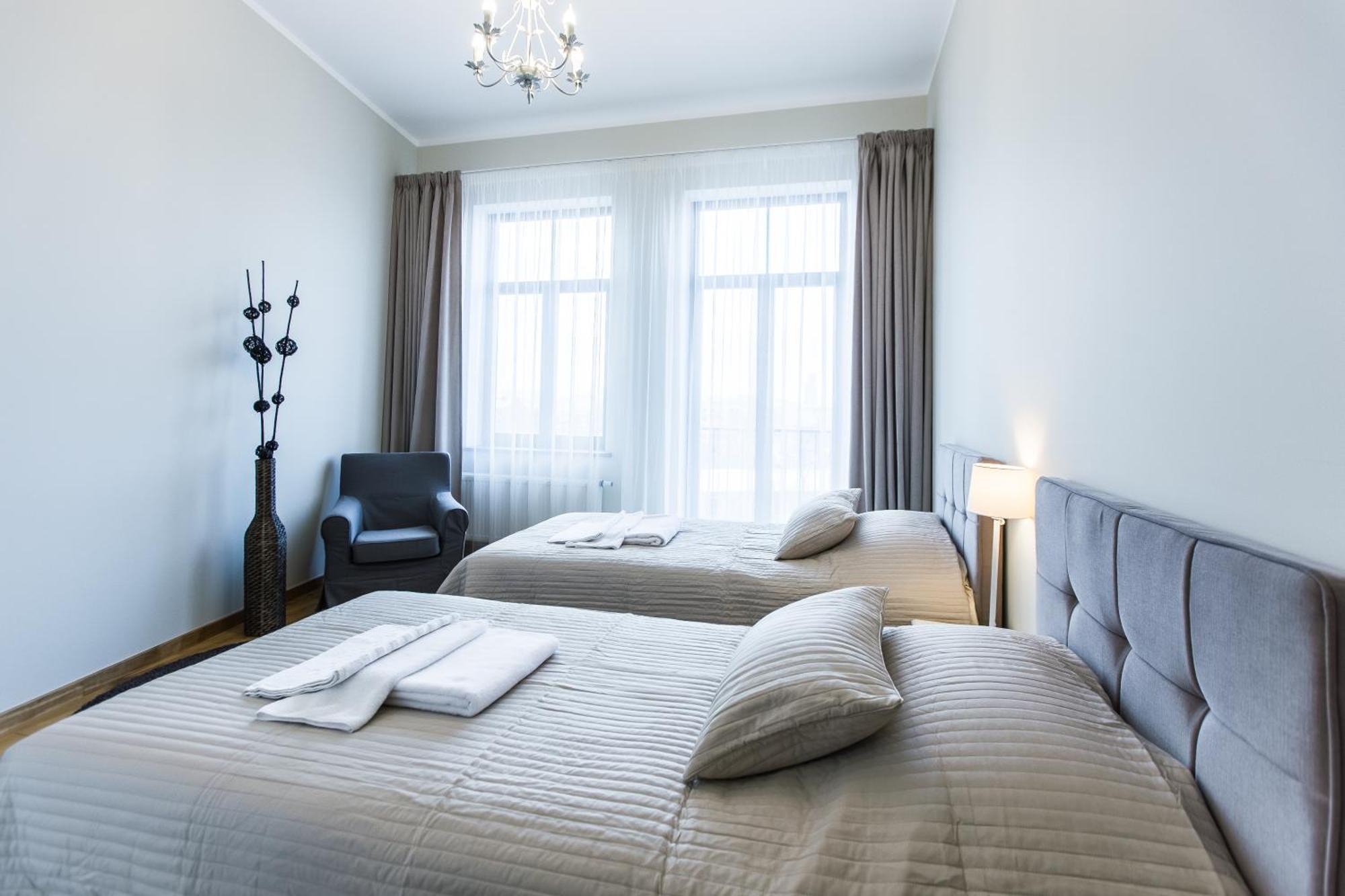 Lux - Ernesta, Free Parking 4* Riga