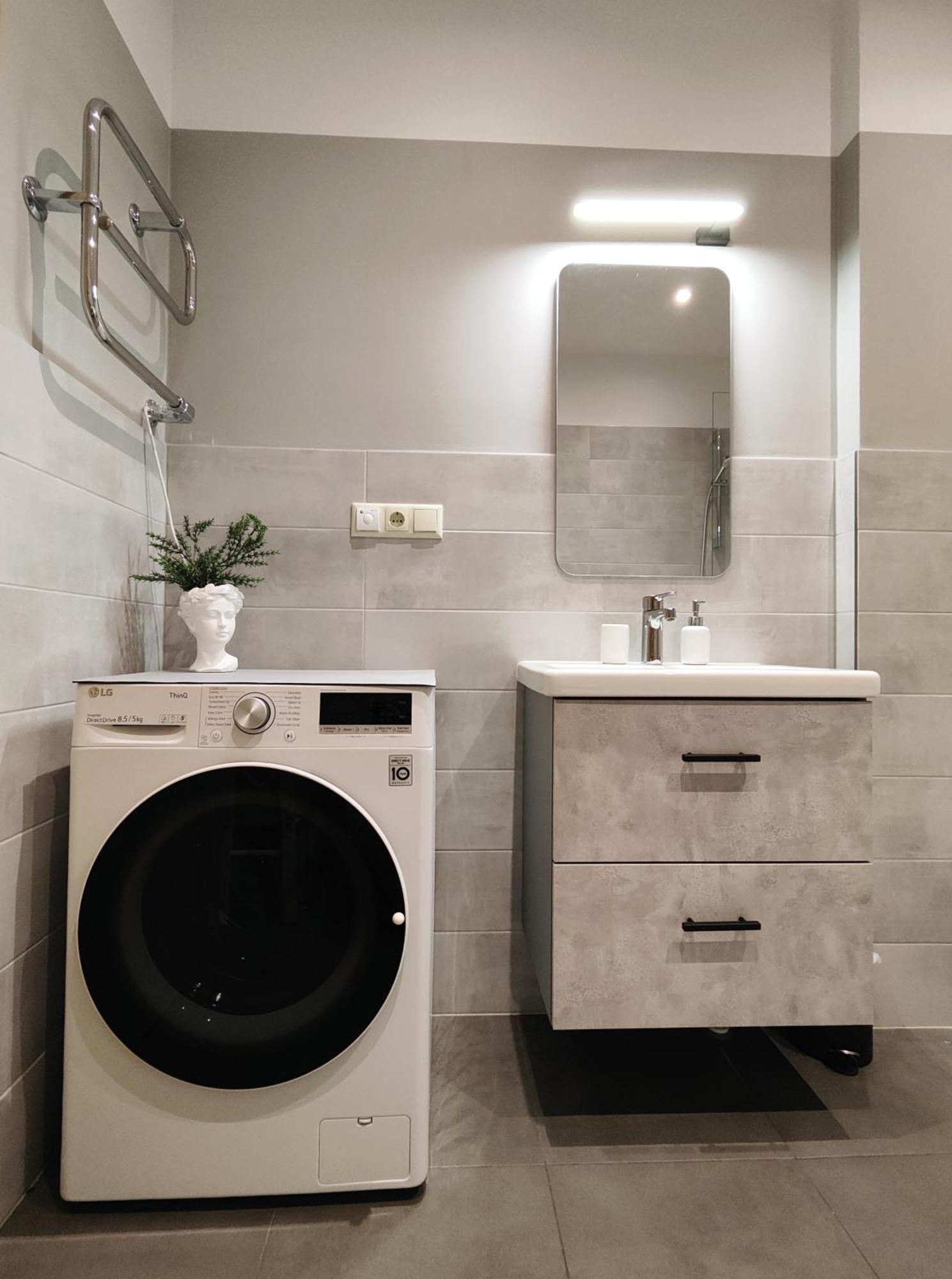 Apartment Wide & Light - Self Check In Riga