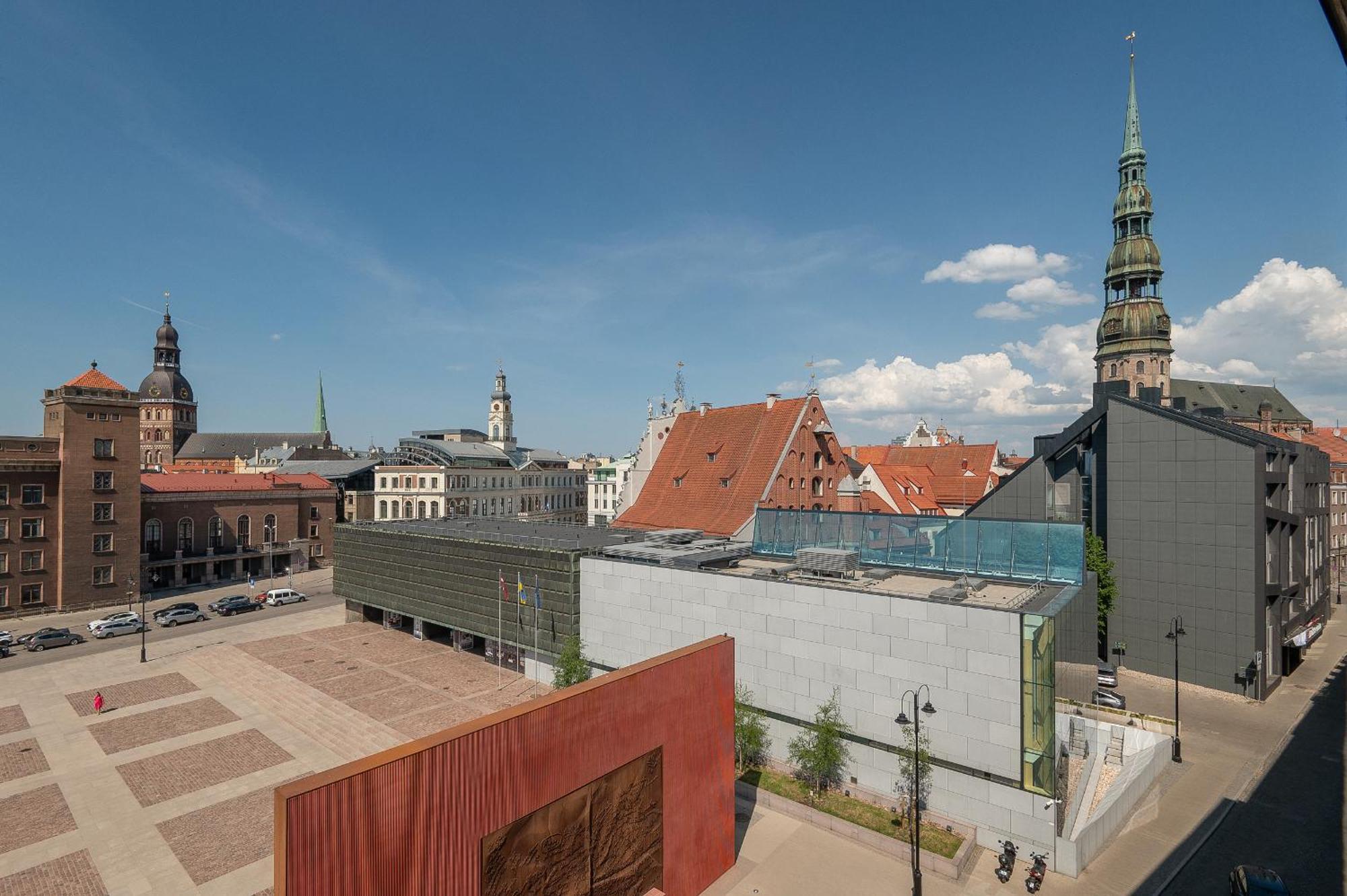 Old Town Riverside Apartment *