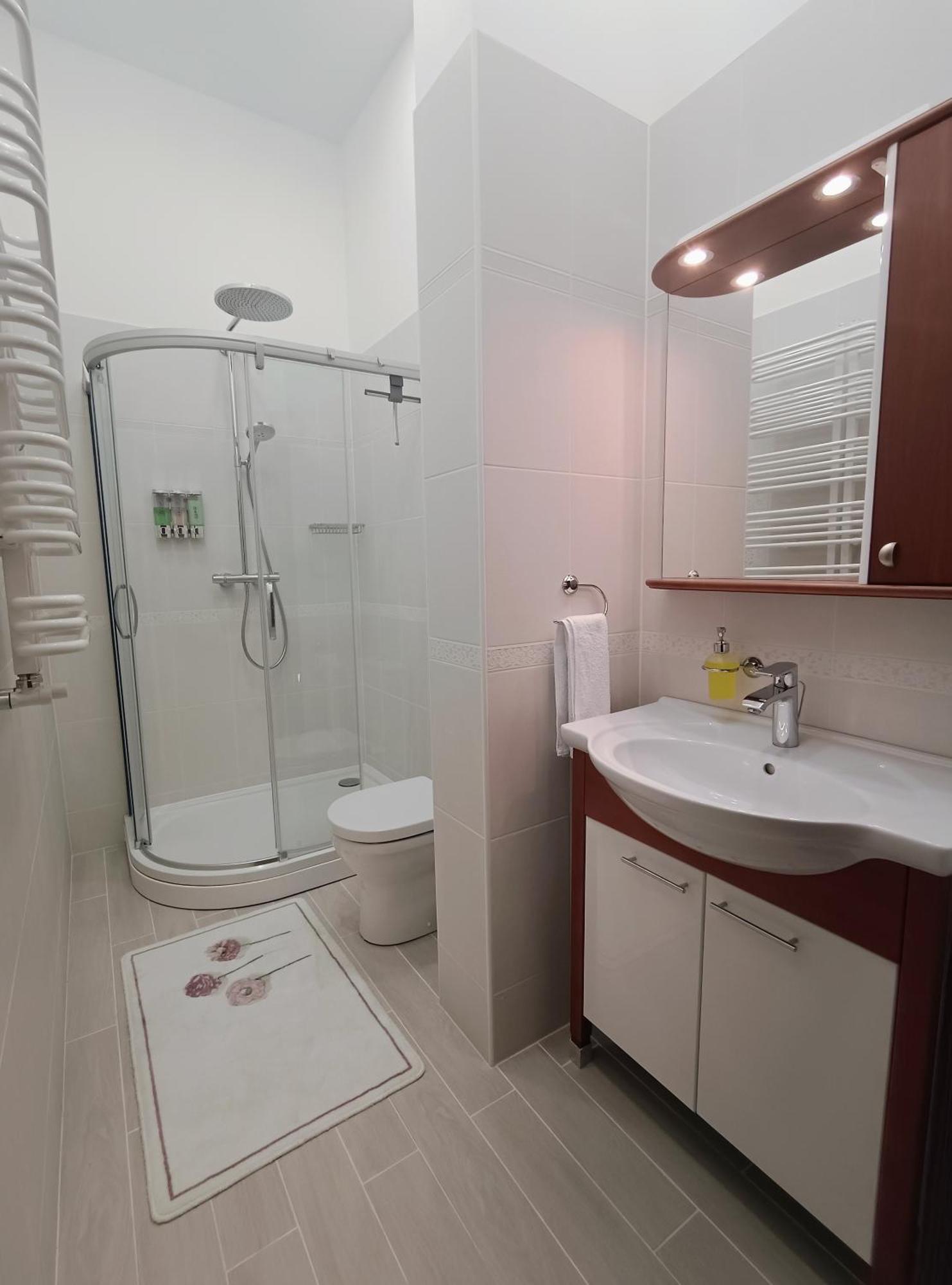 Ernests' Unique Townhouse With Sauna, Hot Tub And Free Parking Riga
