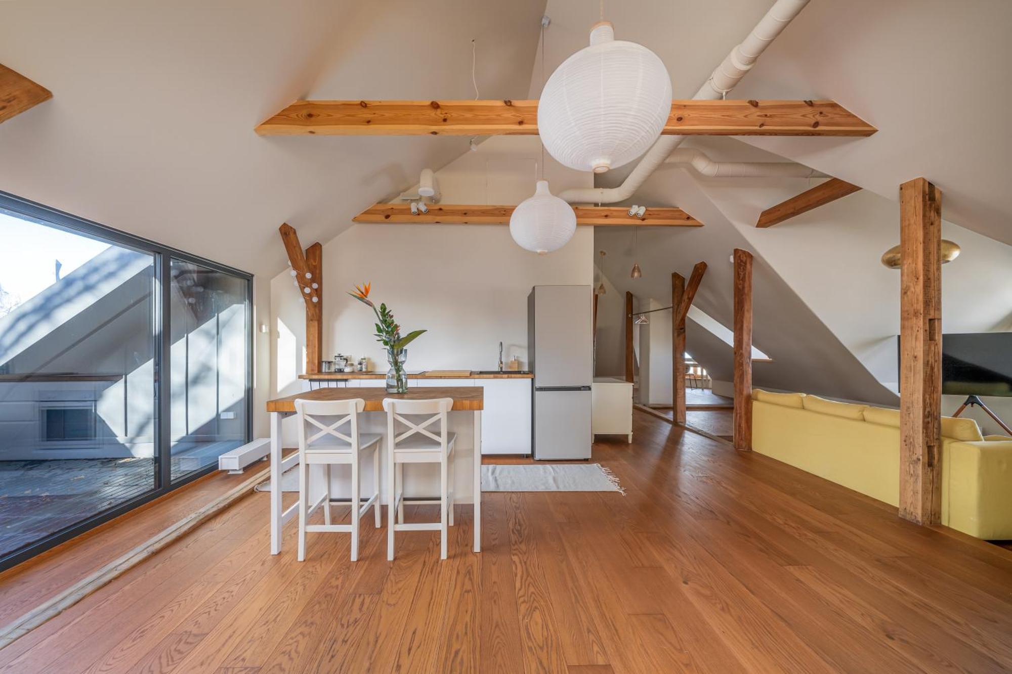 Riverside Flat With A Beautiful View Over