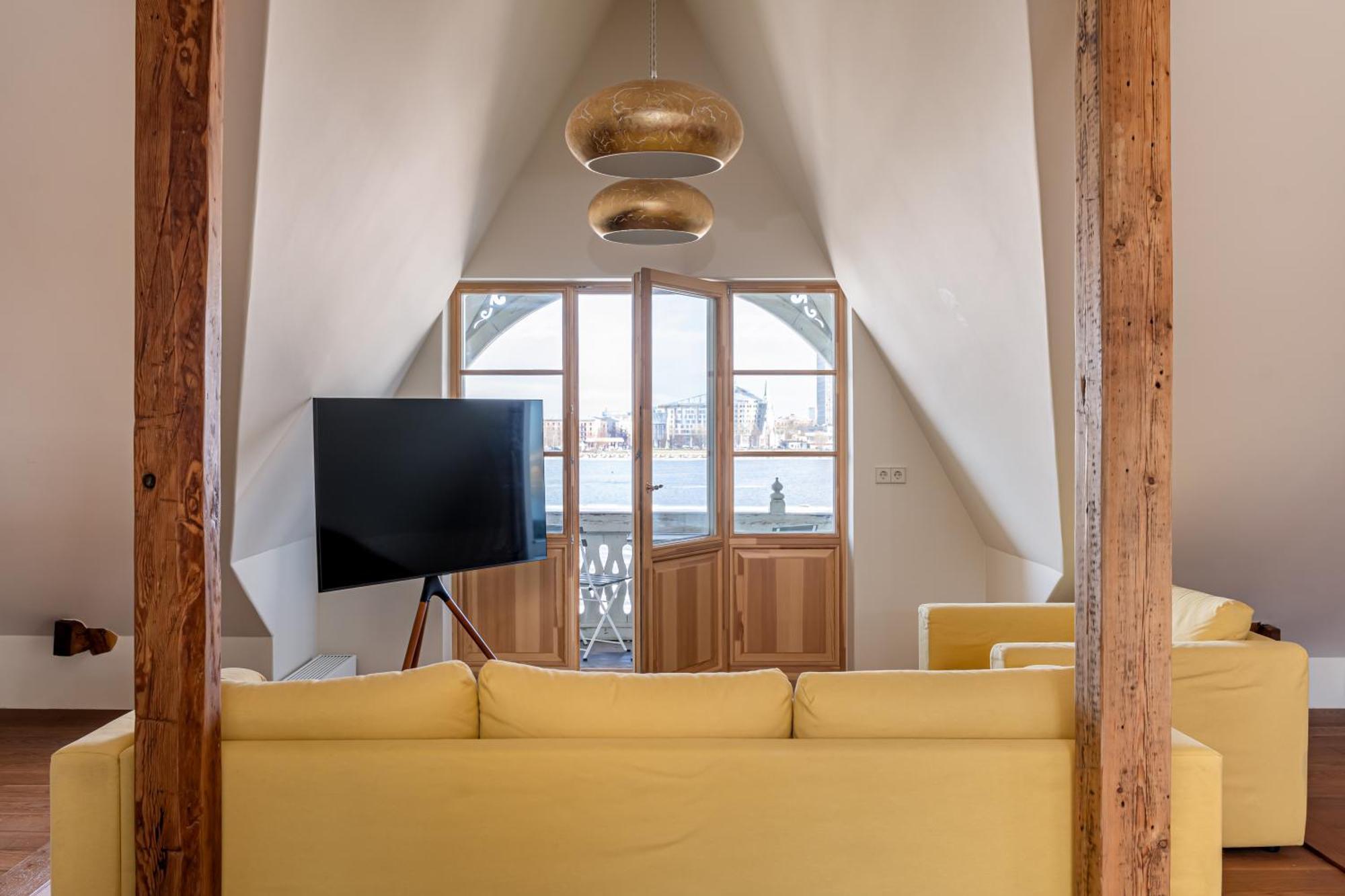 Apartment Riverside Flat With A Beautiful View Over *