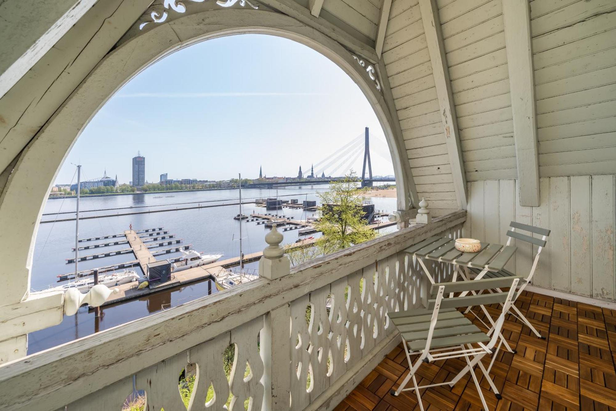 Riverside Flat With A Beautiful View Over Apartment