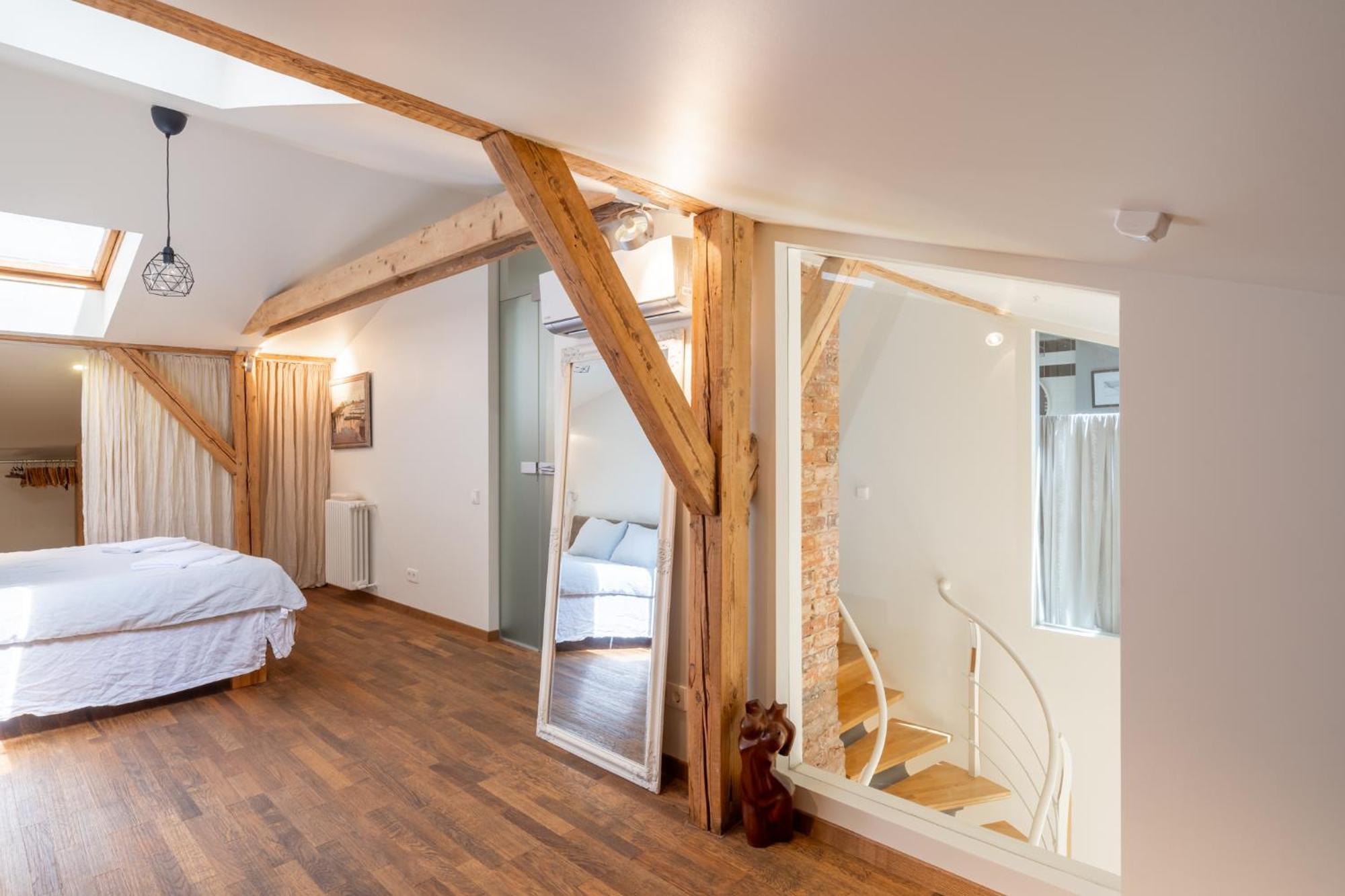 Elegant And Spacious Riga