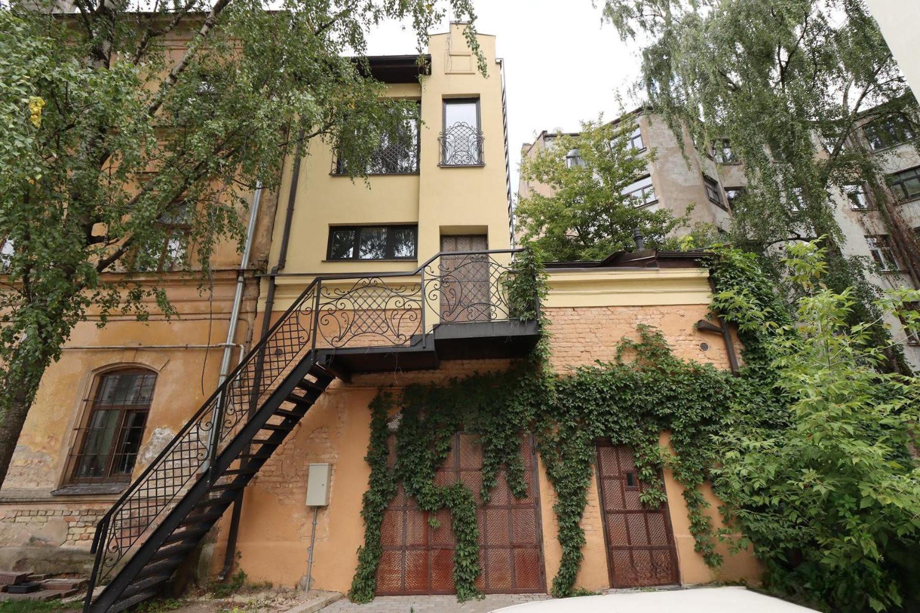 Ernests' Unique Townhouse With Sauna, Hot Tub And Free Parking