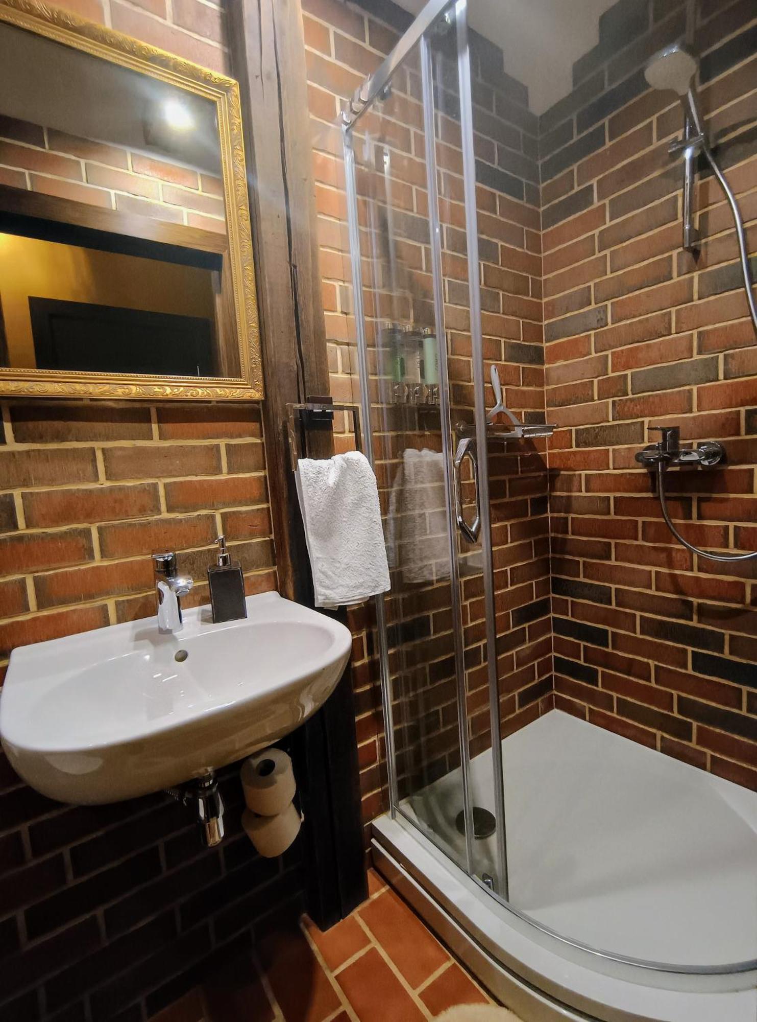 Korter Ernests' Unique Townhouse With Sauna, Hot Tub And Free Parking